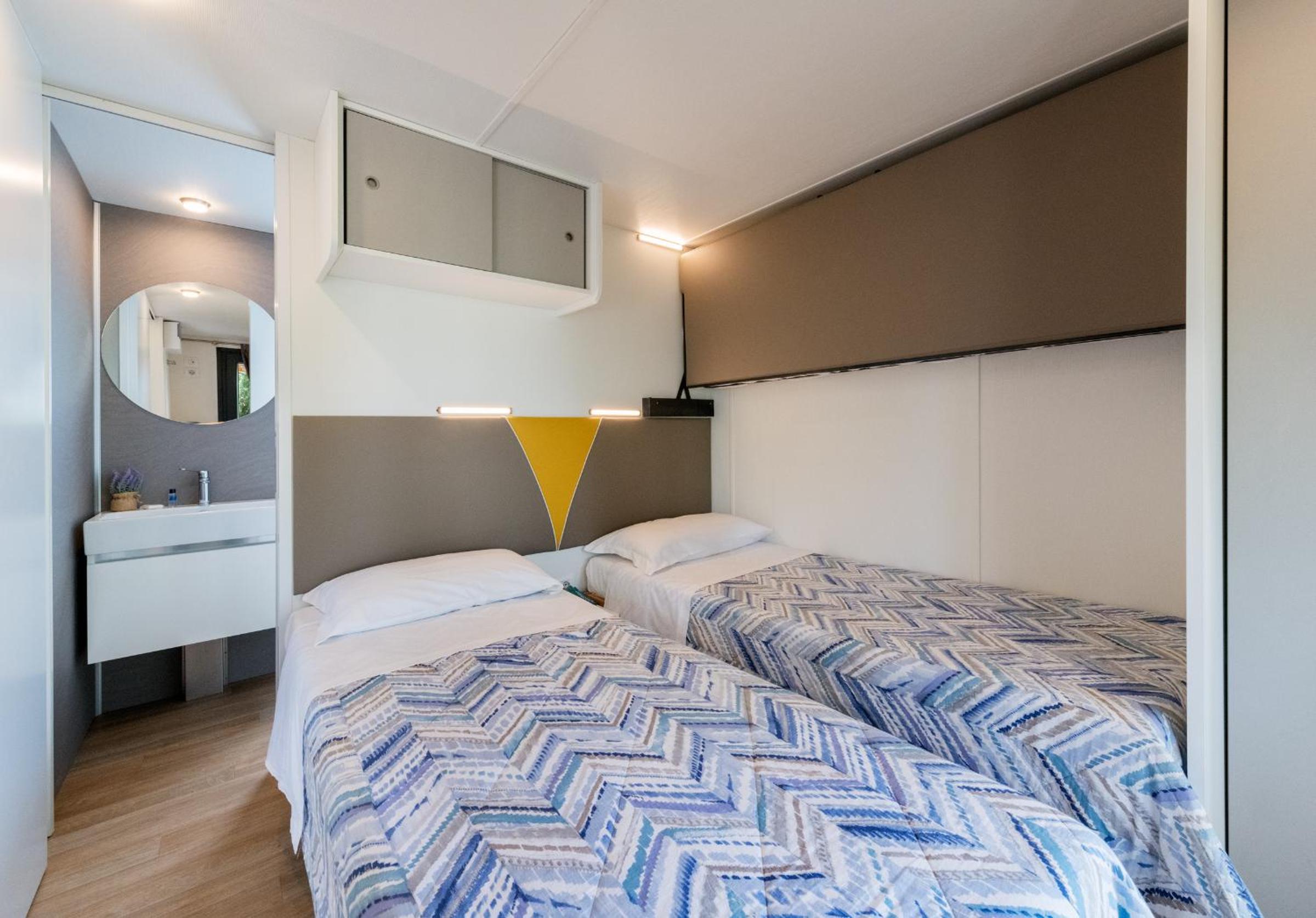 luxury mobile home photo 2