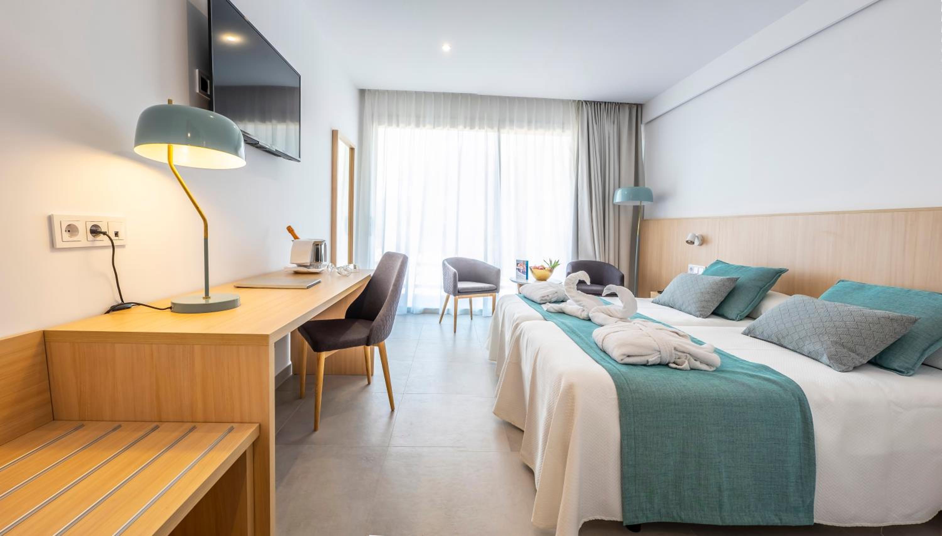 Standard Double or Twin Room - Photo 5