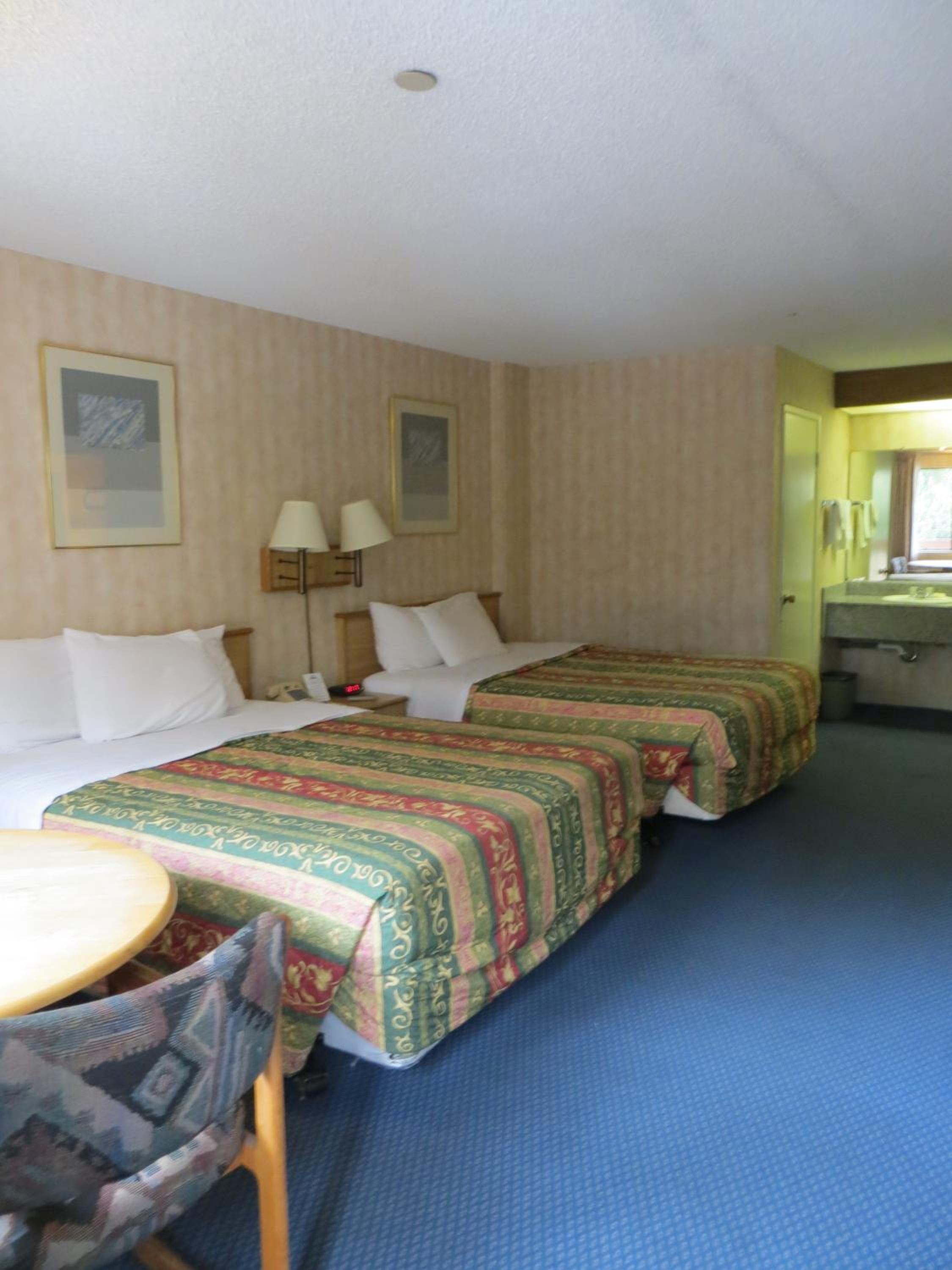 Deluxe Queen Room with Two Queen Beds - Non-Smoking