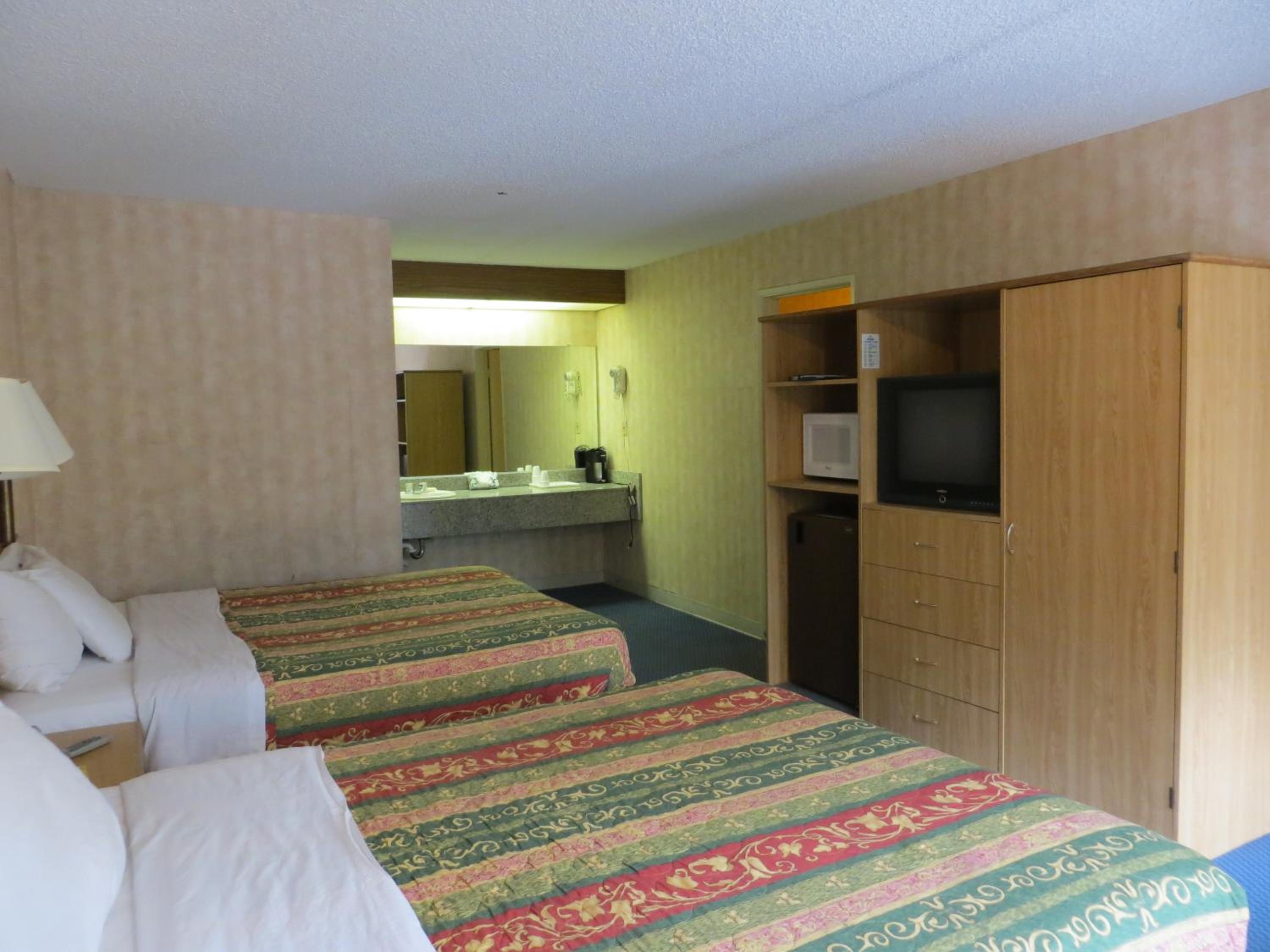Queen Room with Two Queen Beds - Smoking
