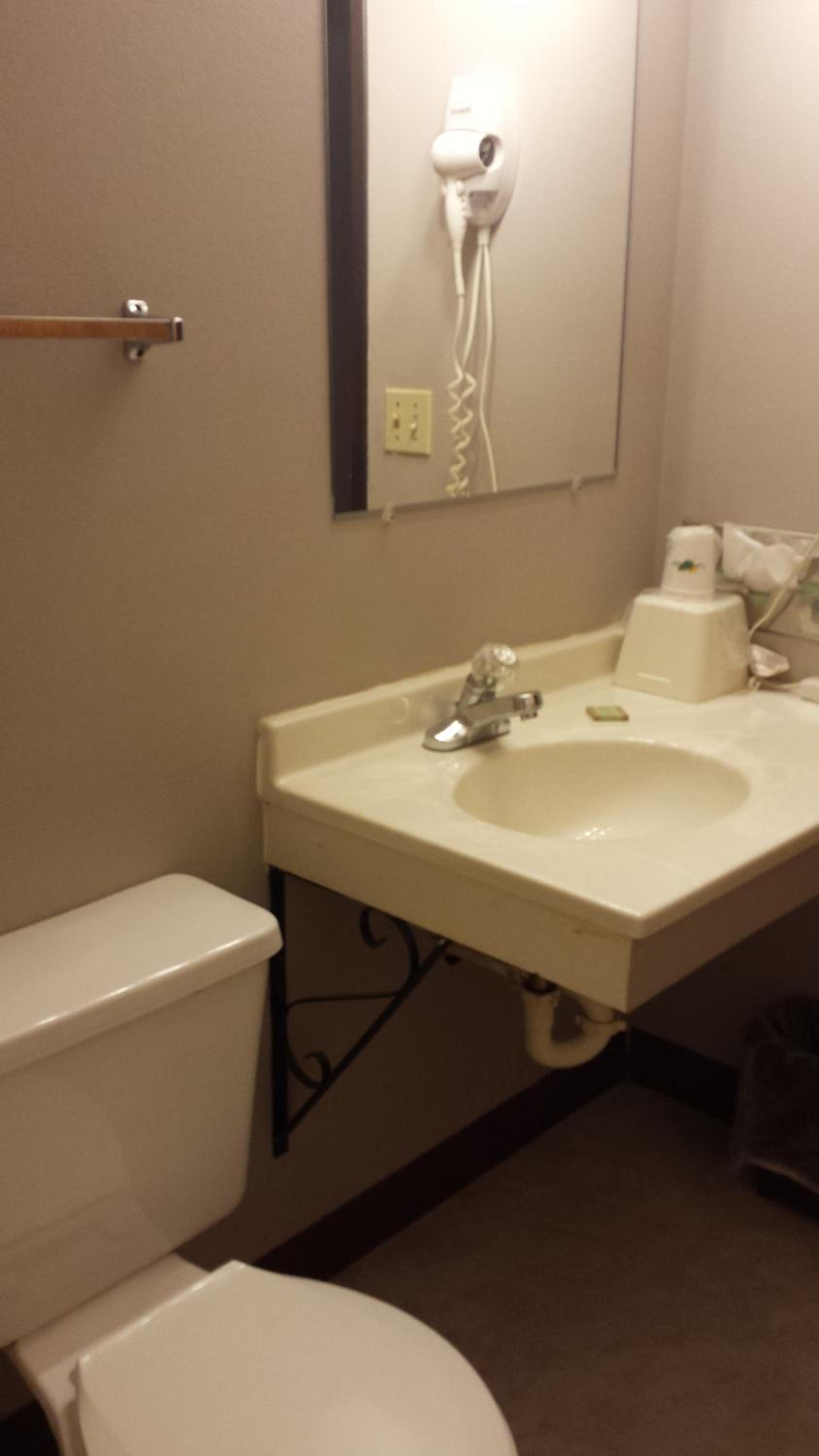 Queen Room - Non-Smoking - Photo 2