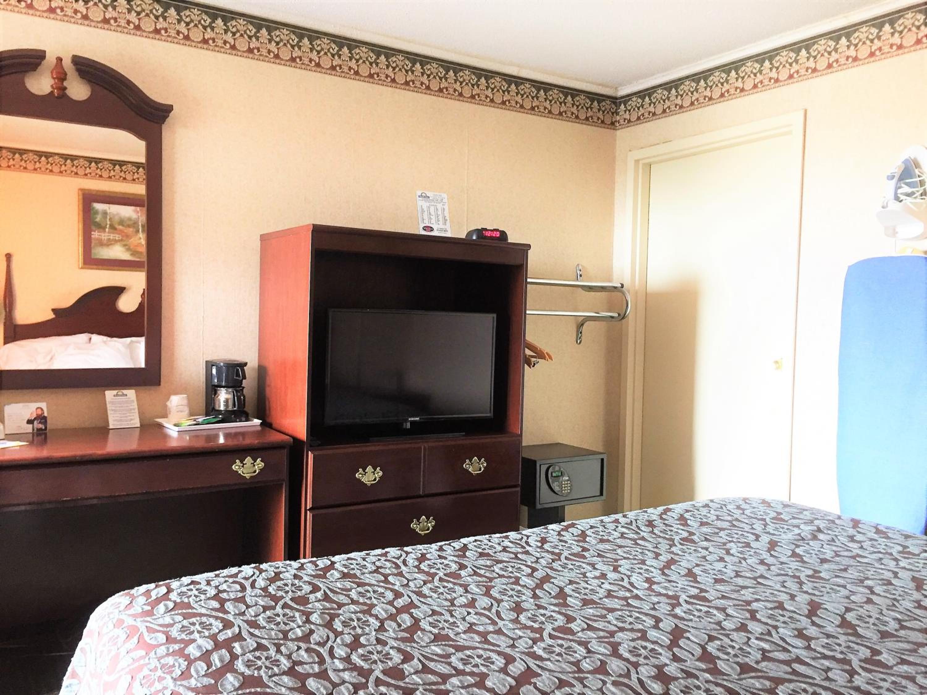 King Room - Non-Smoking - Photo 1