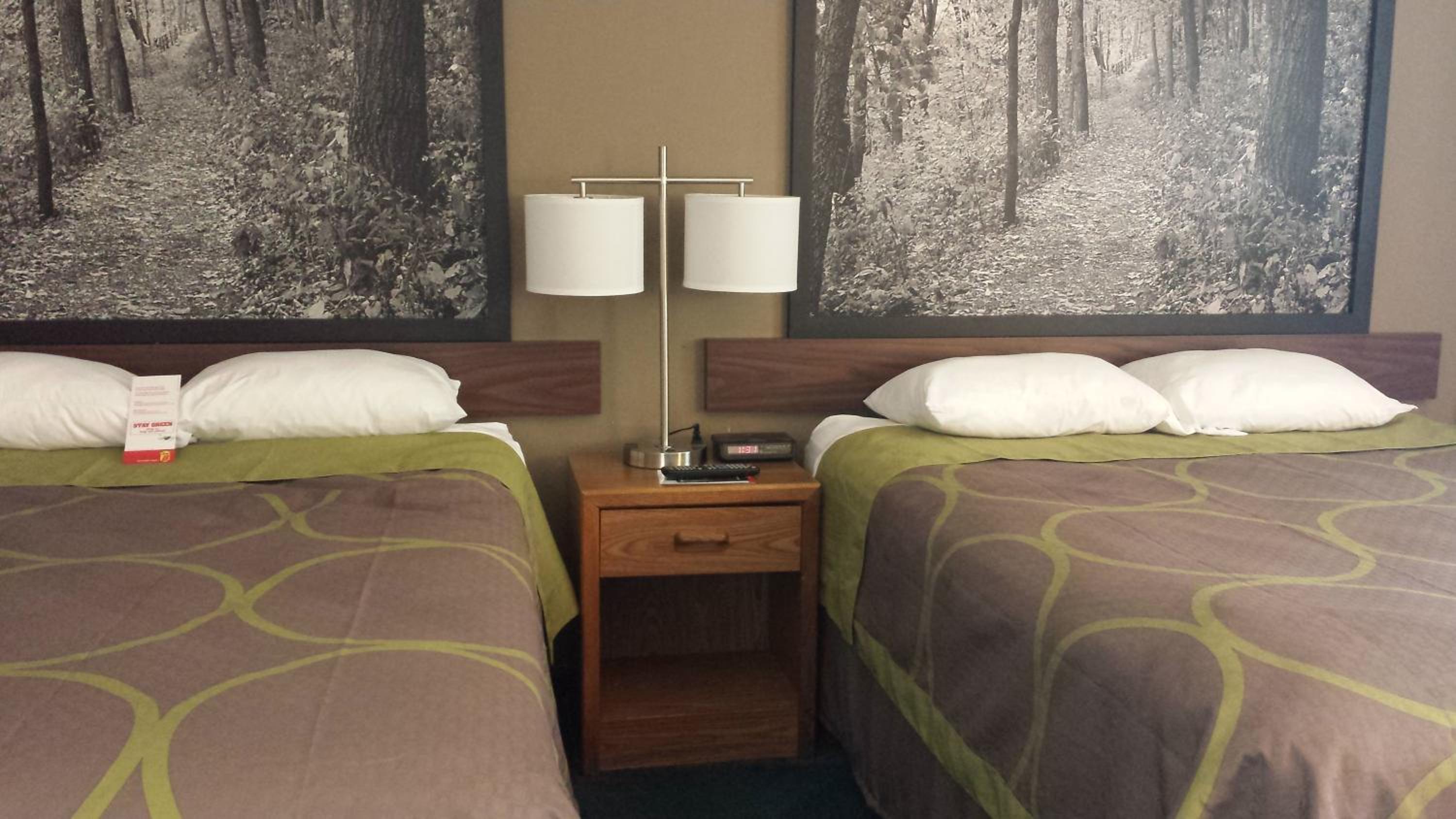 Queen Room with Two Queen Beds - Non-Smoking - Photo 1