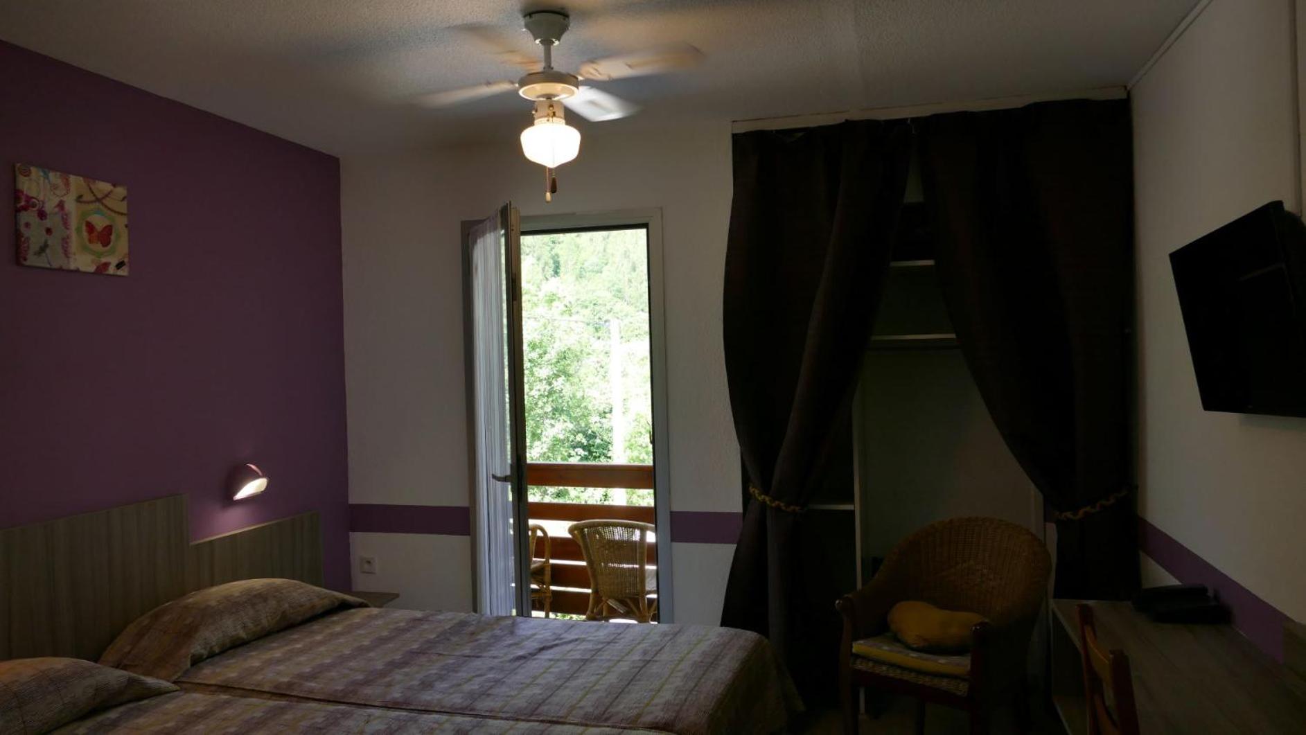 Double Or Twin Room With Balcony - Street Side