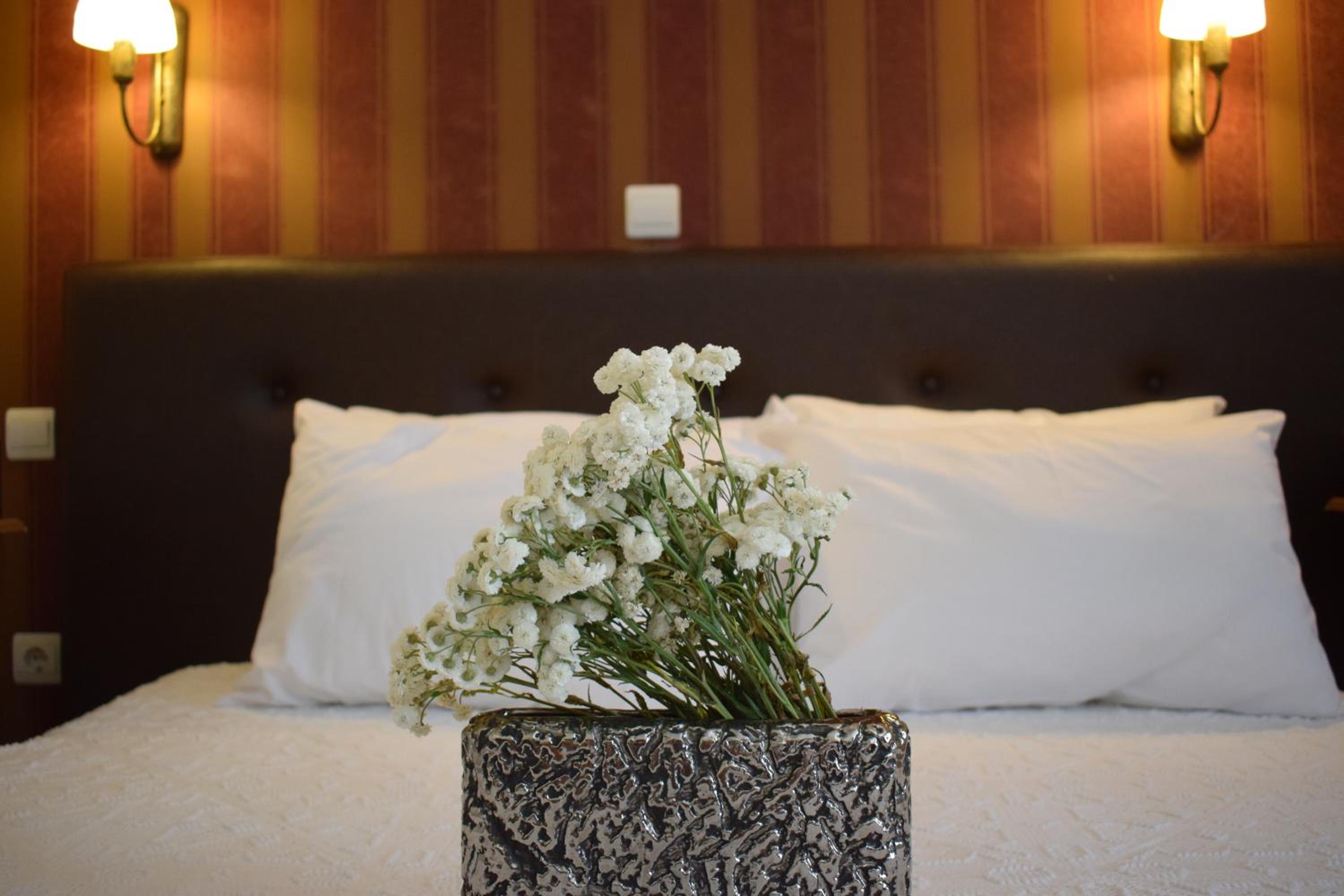 Two-Bedroom Suite - Photo 6