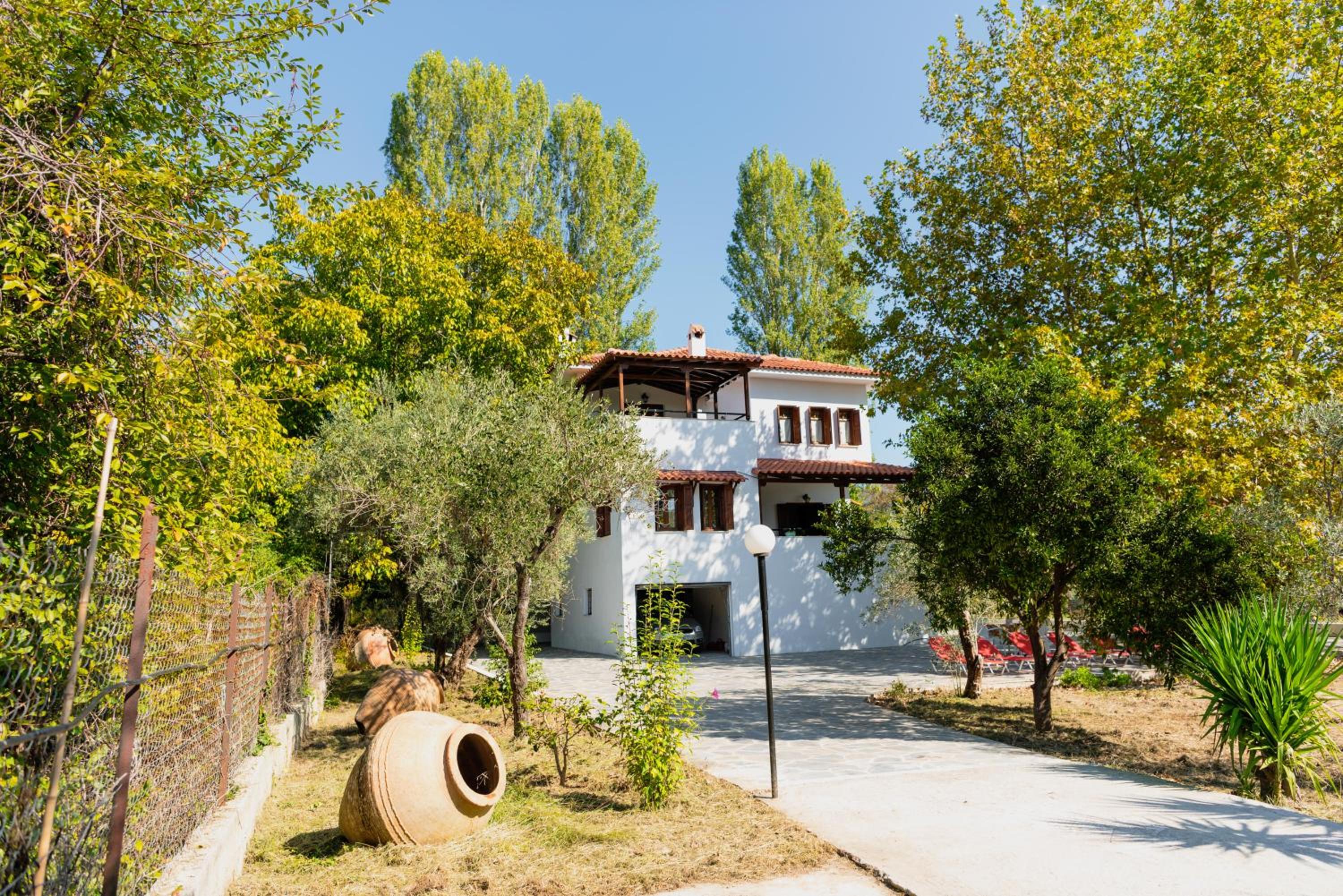 Villa photo 2