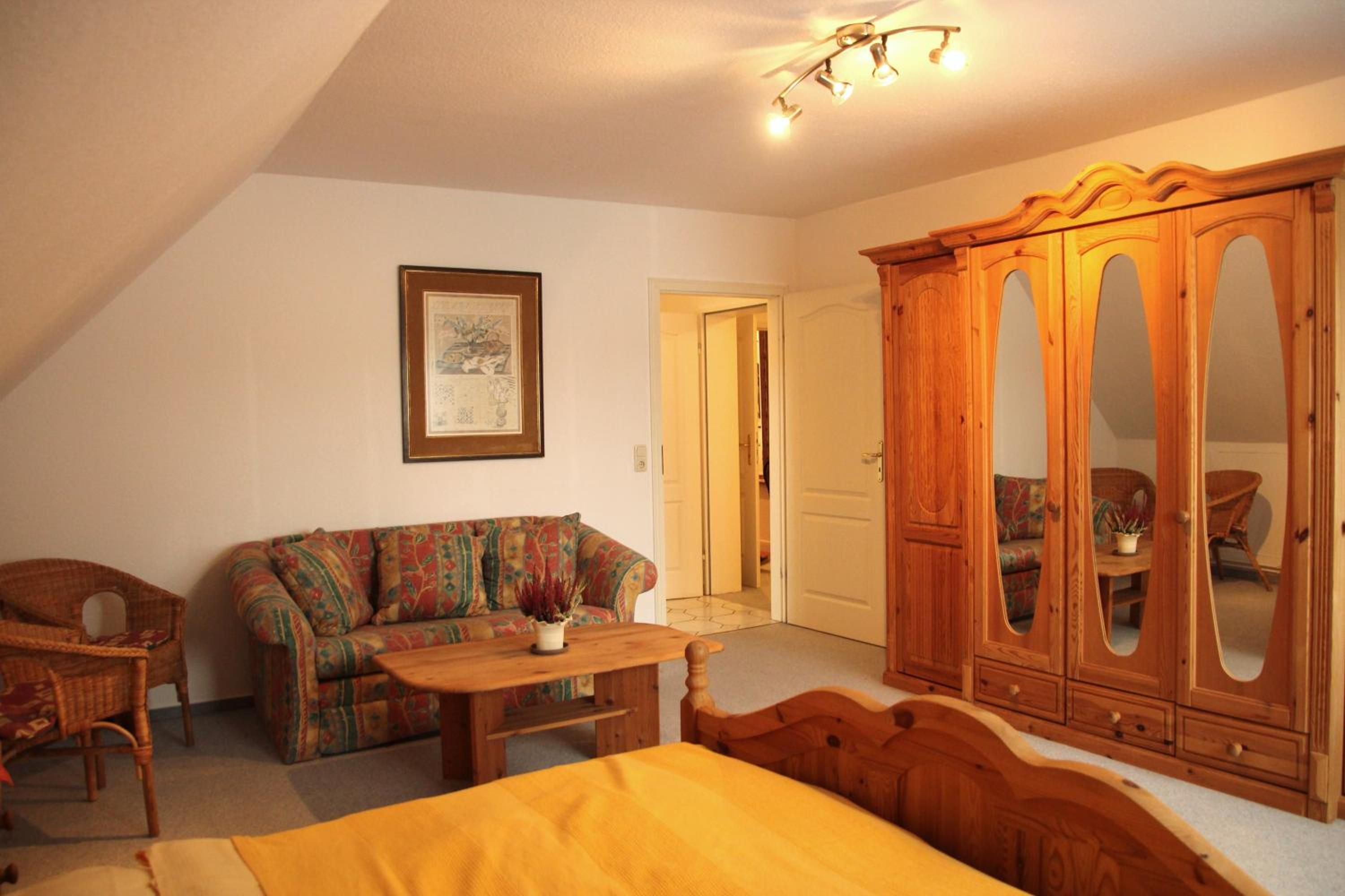 Twin Room with Extra Bed photo 2