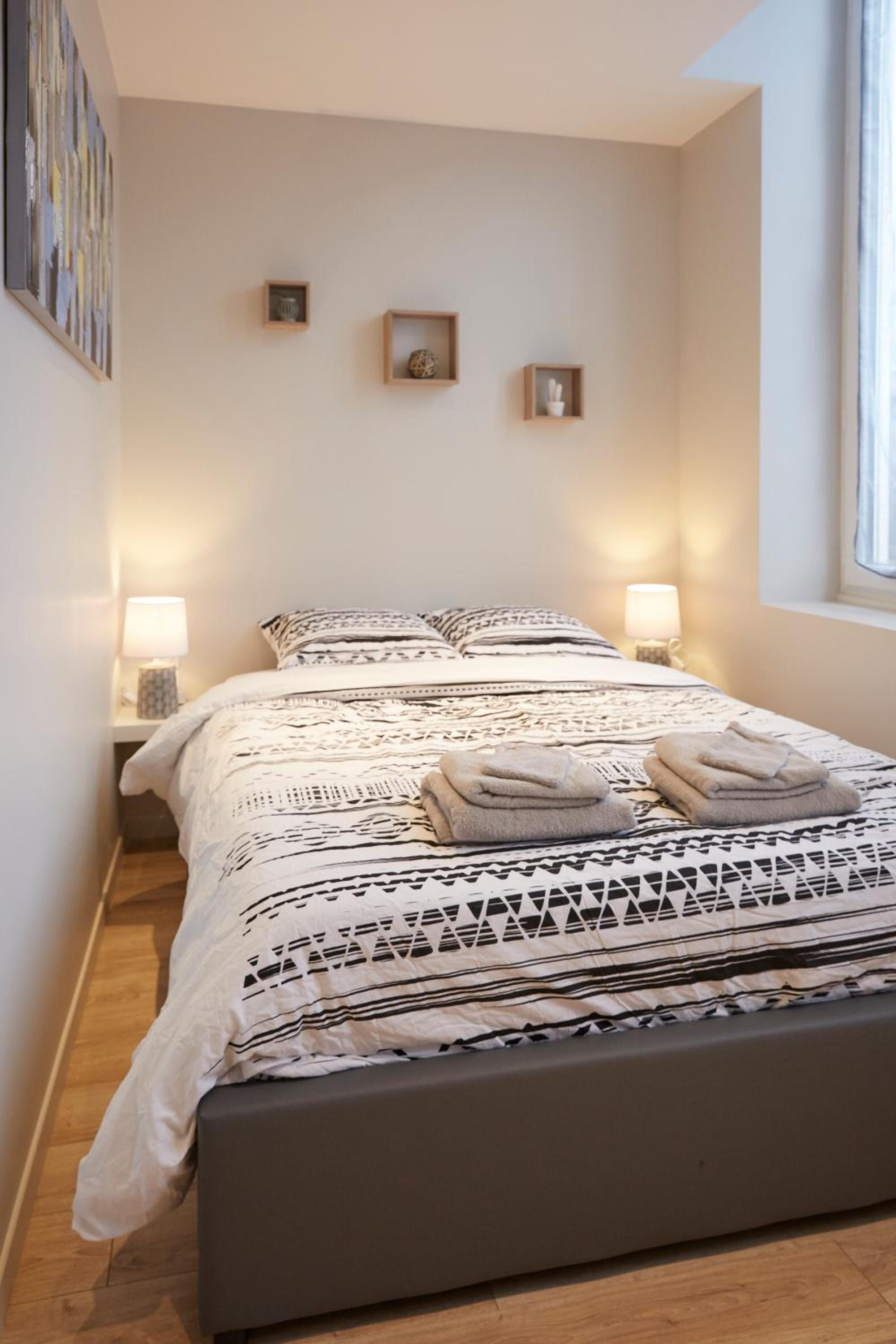One-Bedroom Apartment - Photo 2