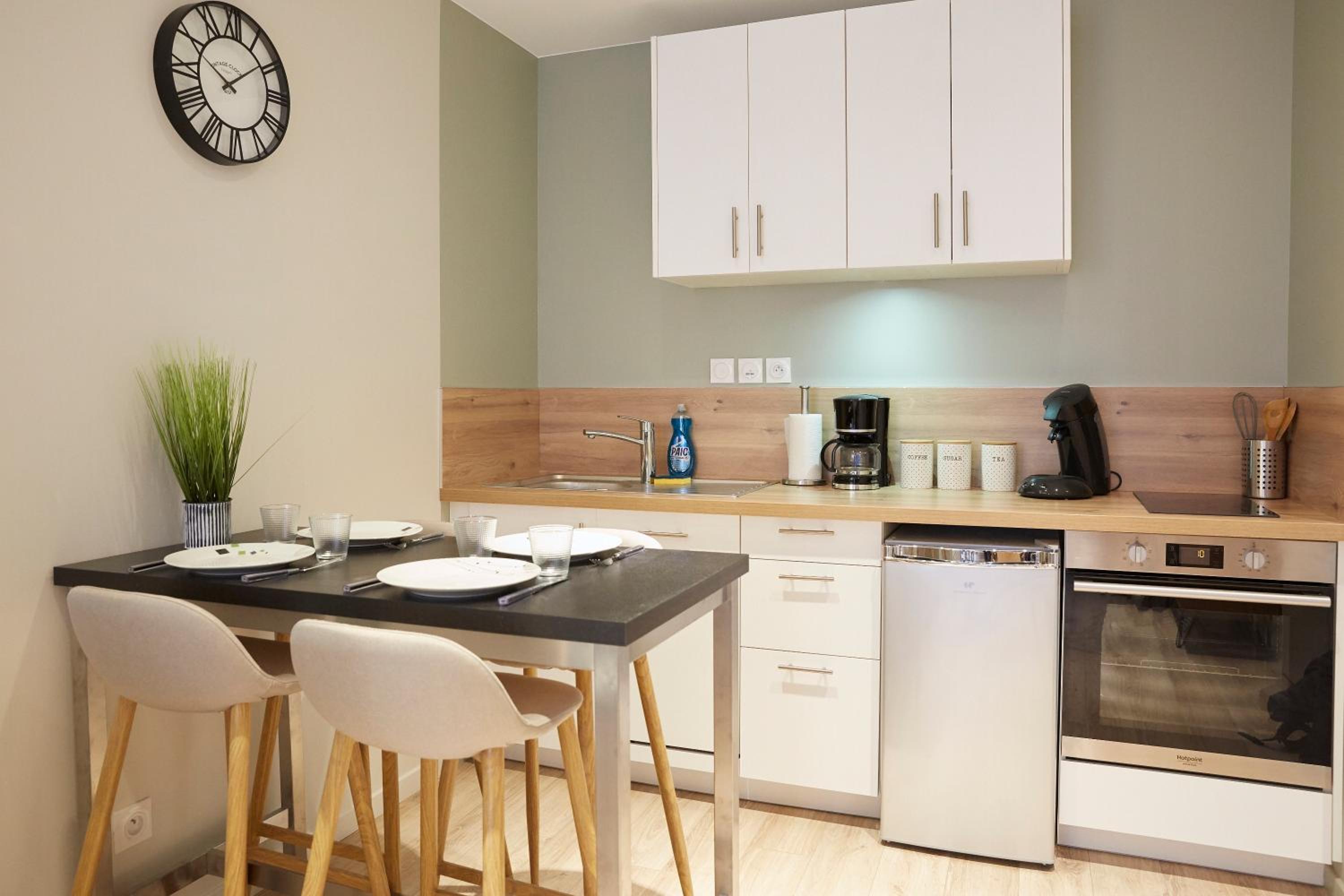 One-Bedroom Apartment - Photo 3