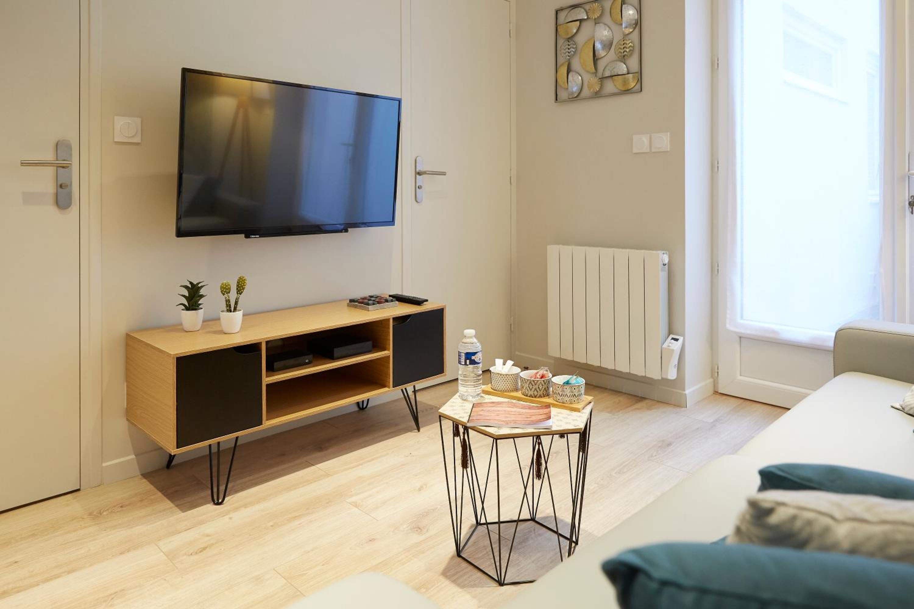 One-Bedroom Apartment - Photo 6