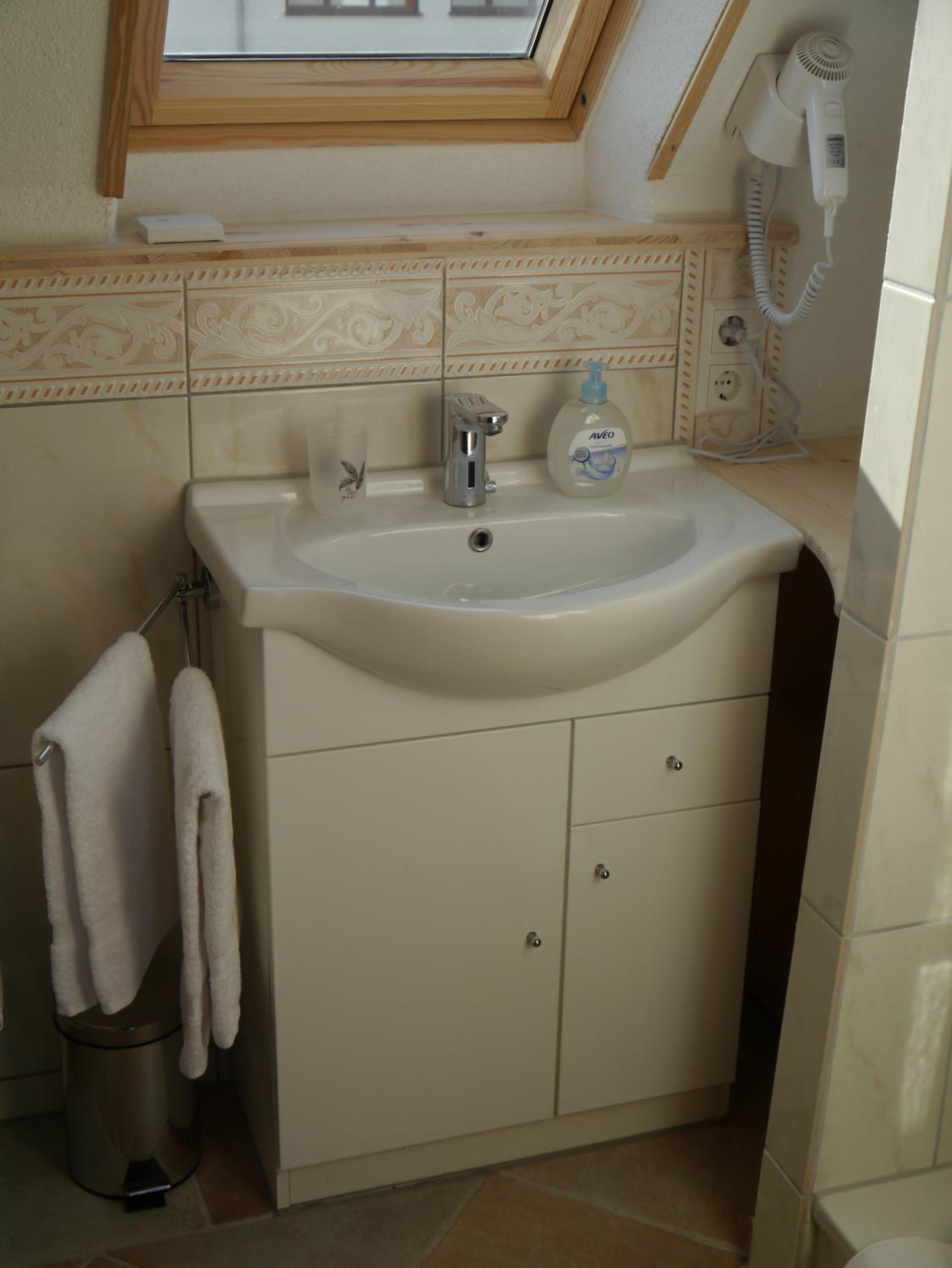One-Bedroom Apartment - Photo 3