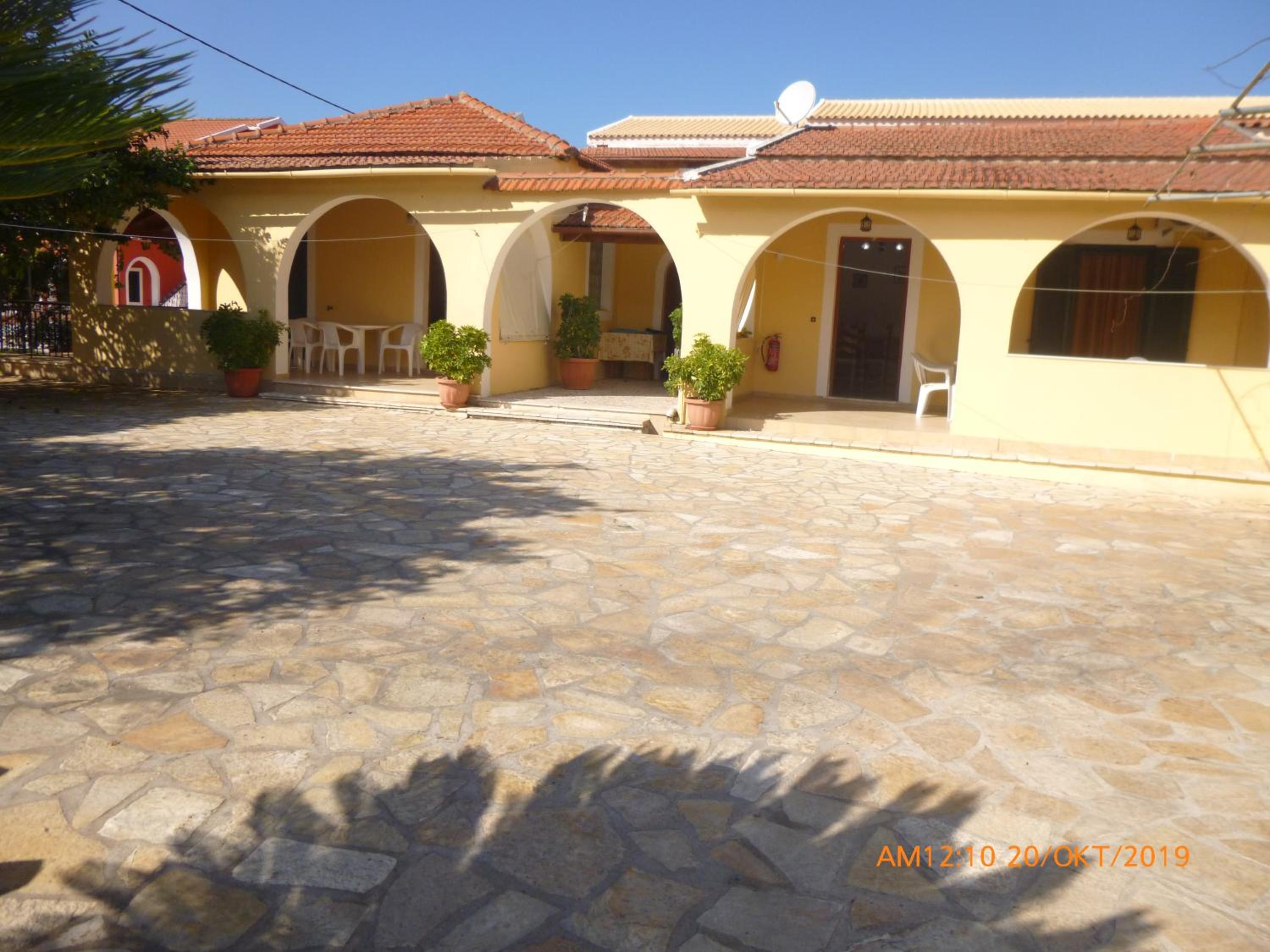 Bungalow photo 2