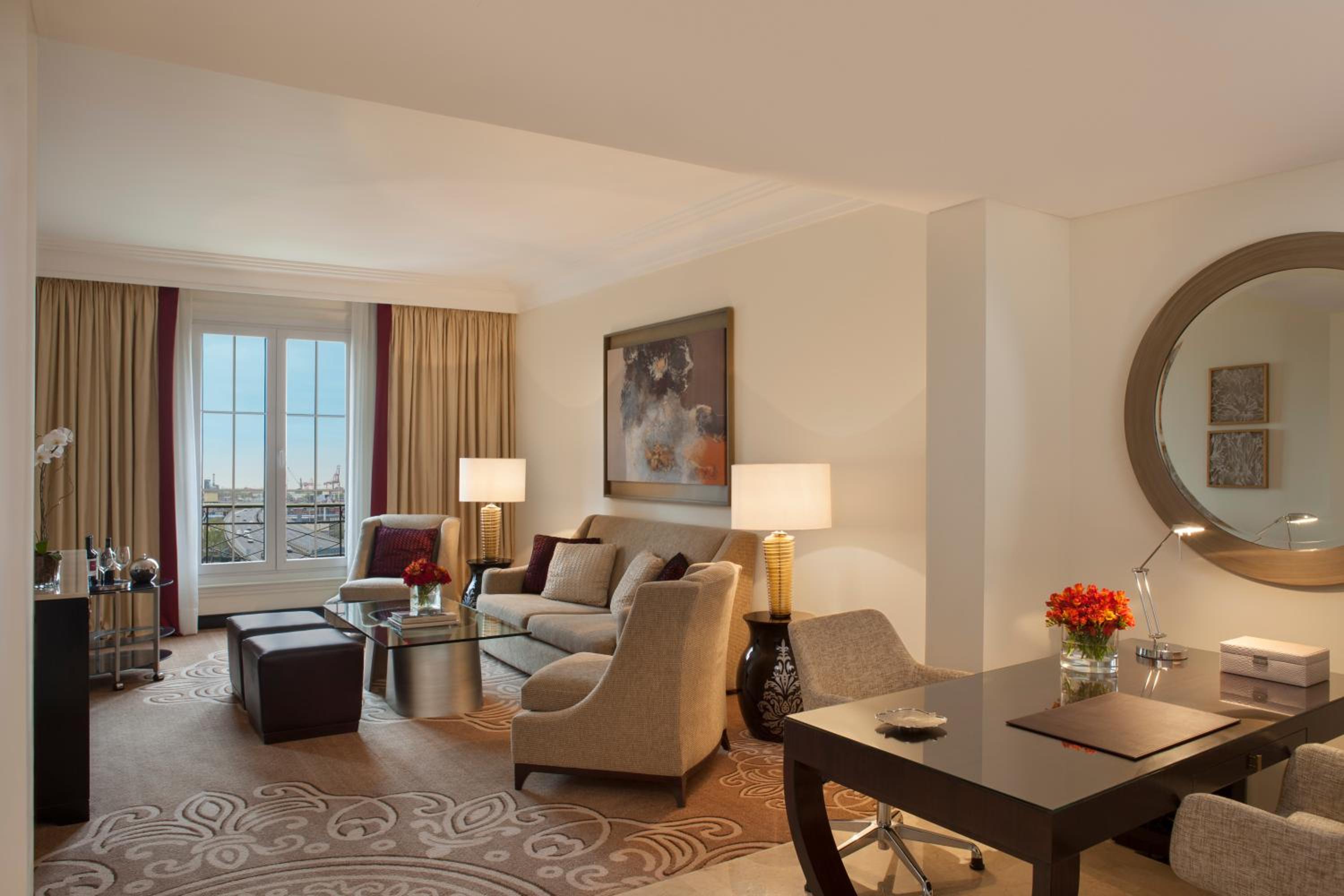 King Suite with City View photo 1