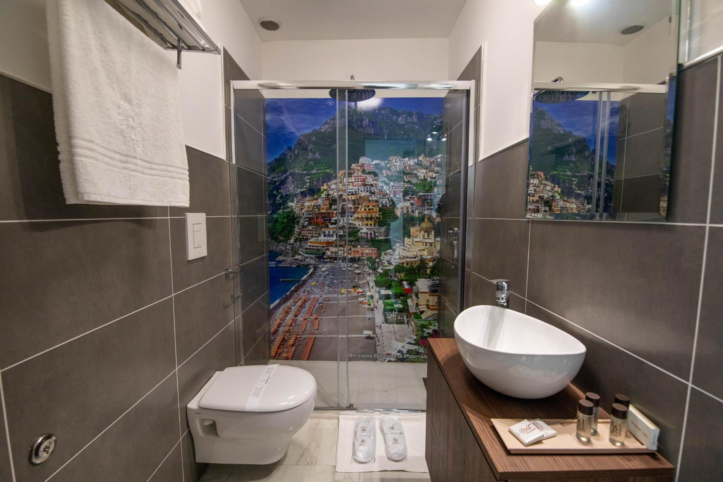 Double Room with Balcony - Photo 7