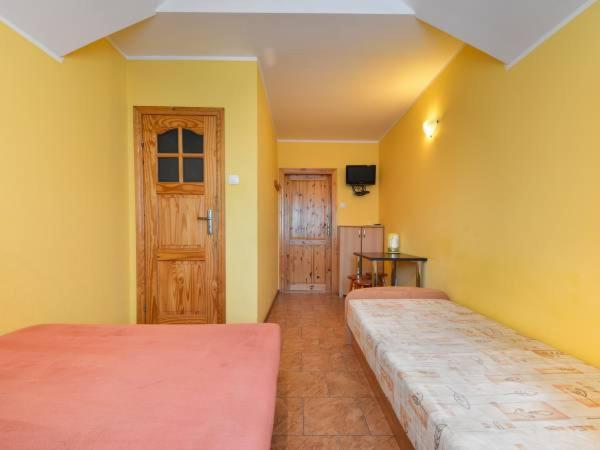 Triple Room with Bathroom - Photo 6
