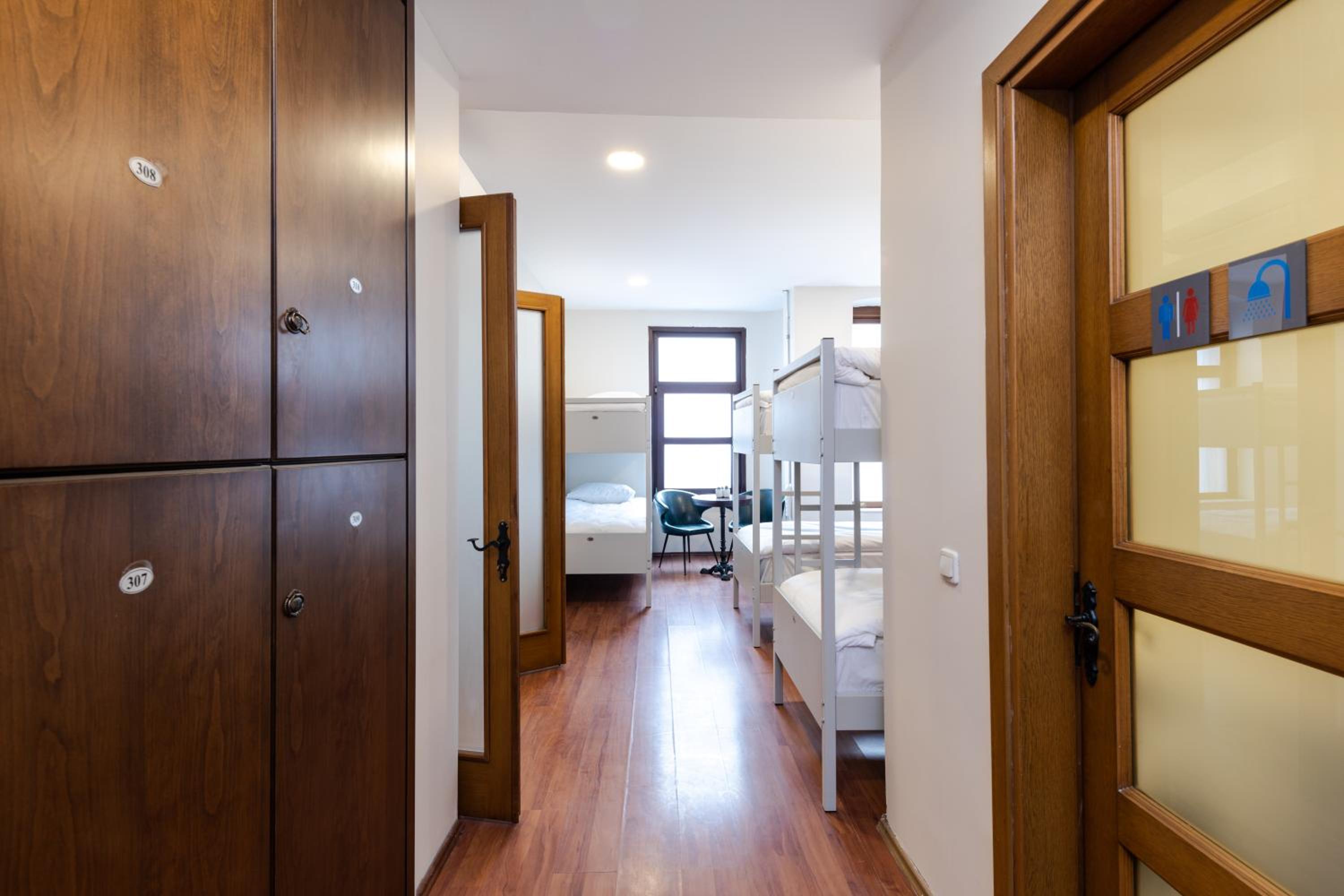 Bed in 6-Bed Mixed Dormitory Room photo 1