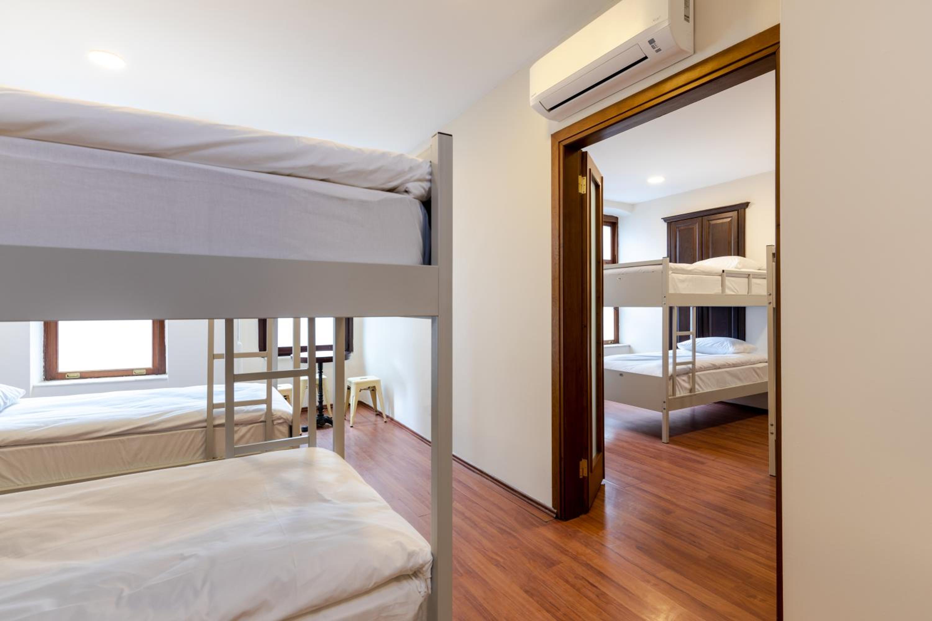 Bed in 4-Bed Mixed Dormitory Room photo 1