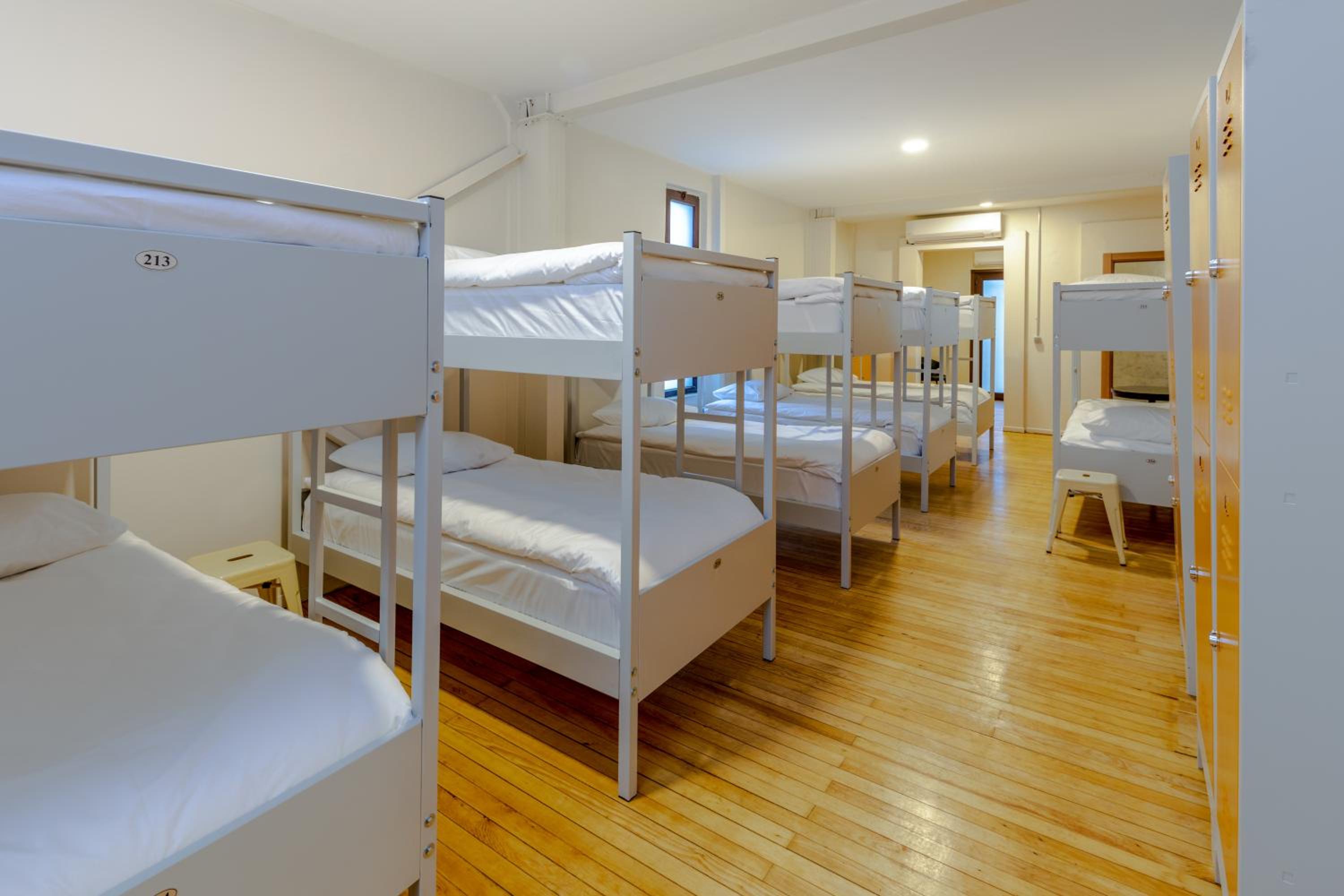 Bed in 12-Bed Mixed Dormitory Room photo 1