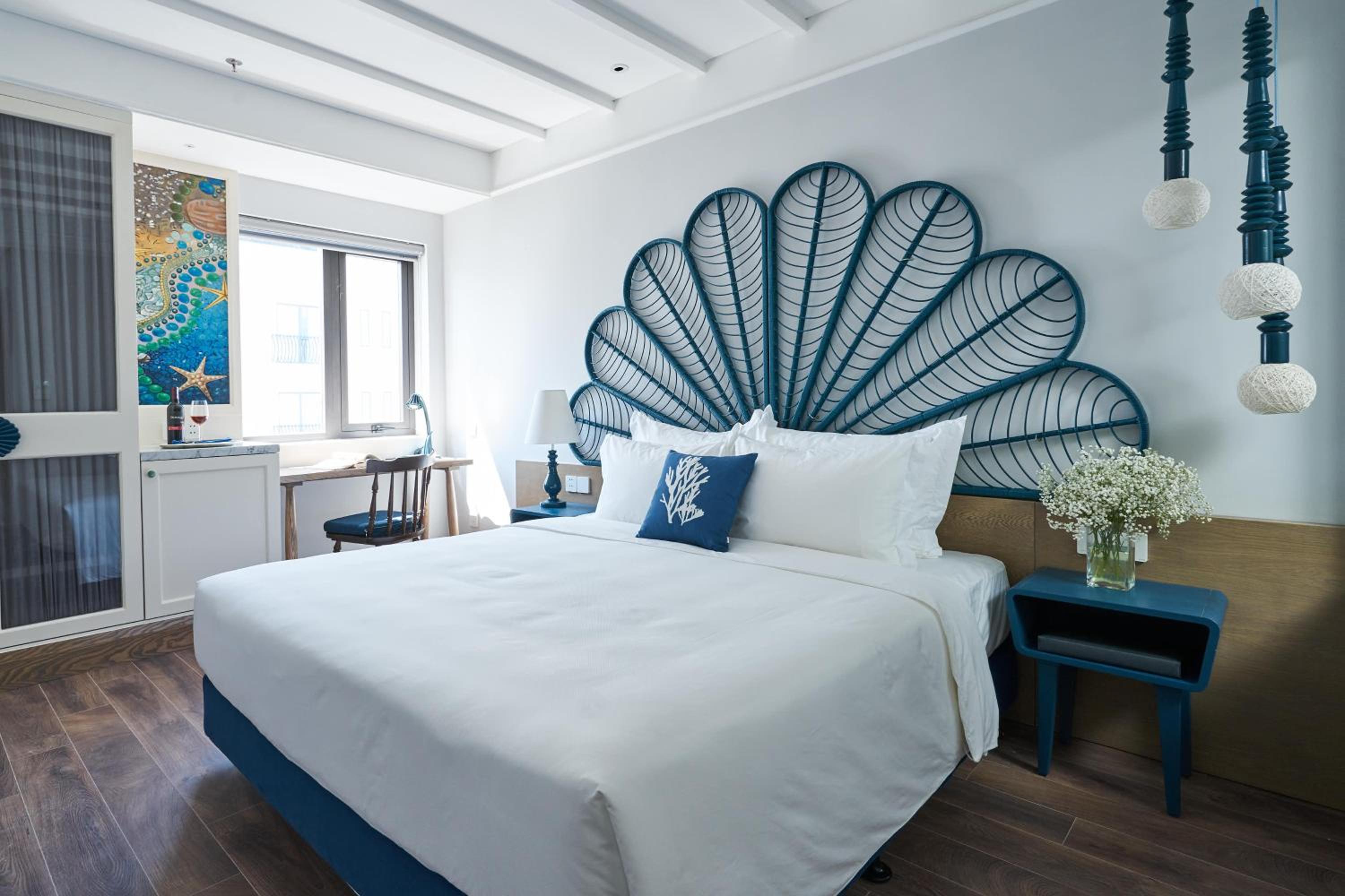 Deluxe Double Room with City View - Photo 16
