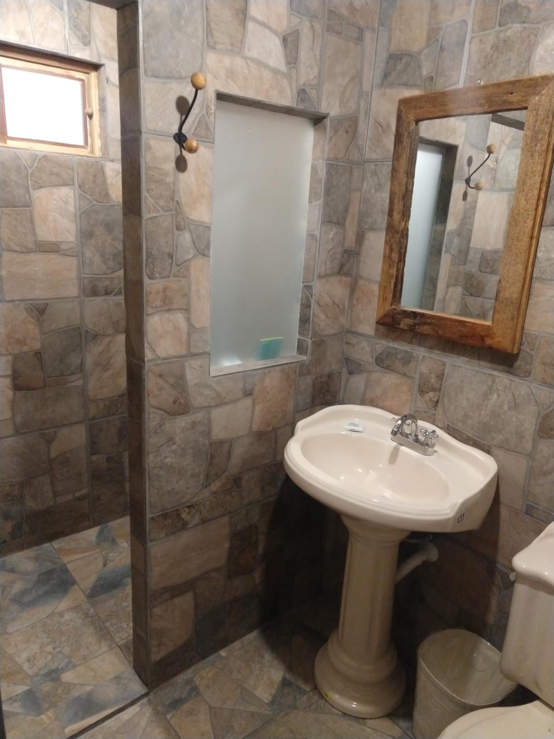 Triple Room with Private Bathroom - Photo 4
