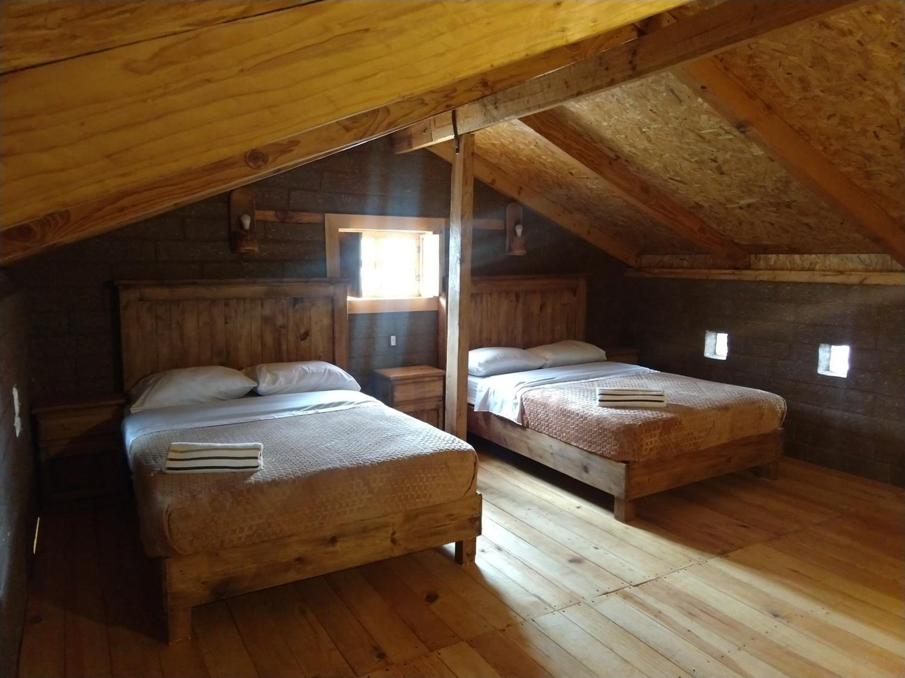 Quadruple Room with Private Bathroom - Photo 3