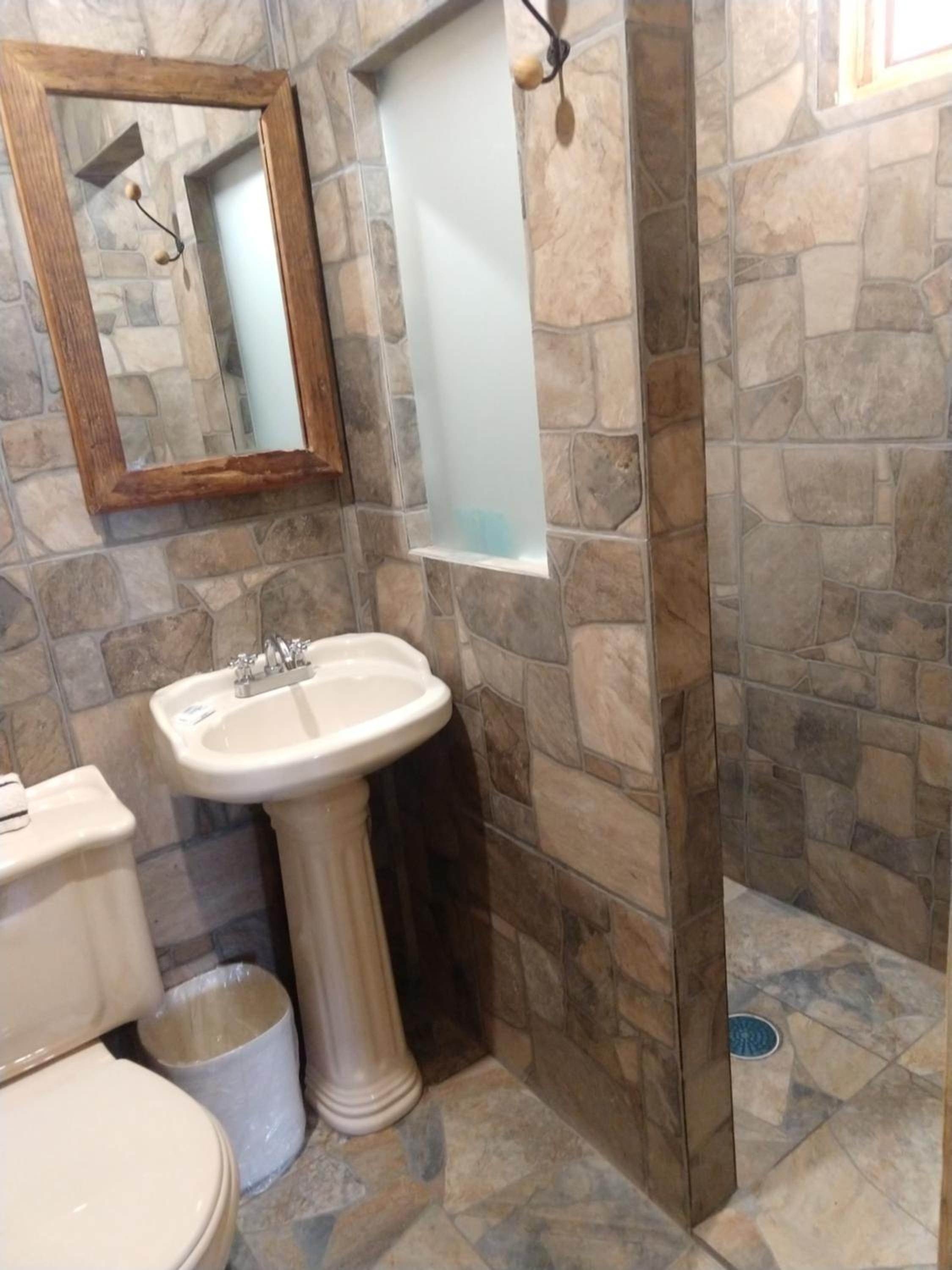 Quadruple Room with Private Bathroom - Photo 5
