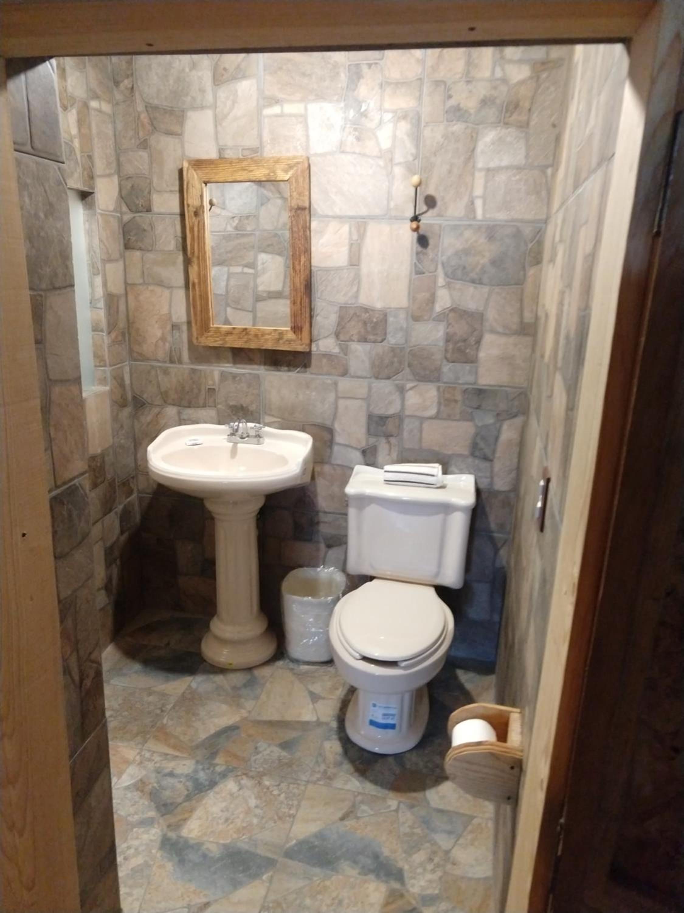Family Room with Private Bathroom - Photo 4