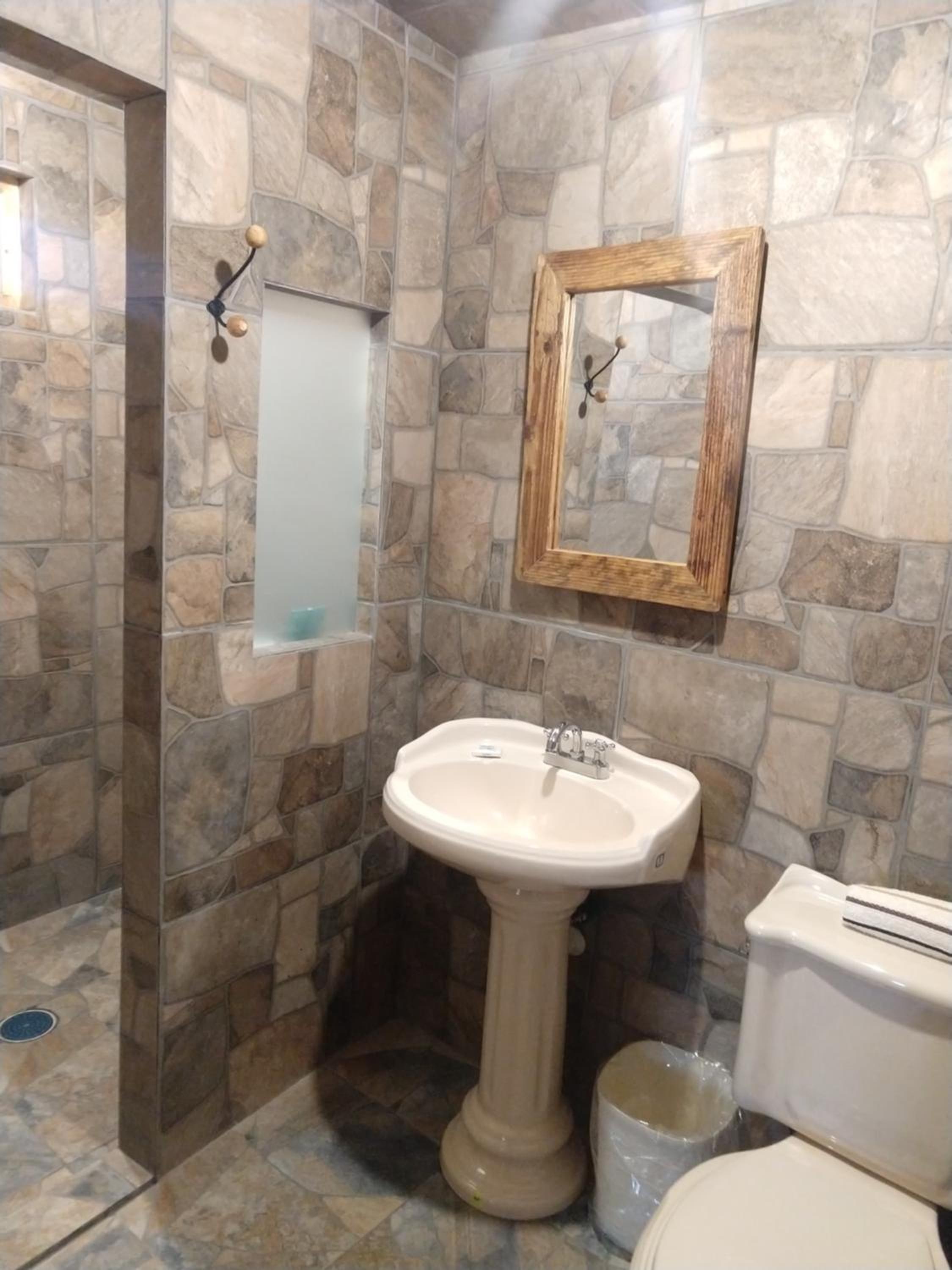 Family Room with Private Bathroom - Photo 3