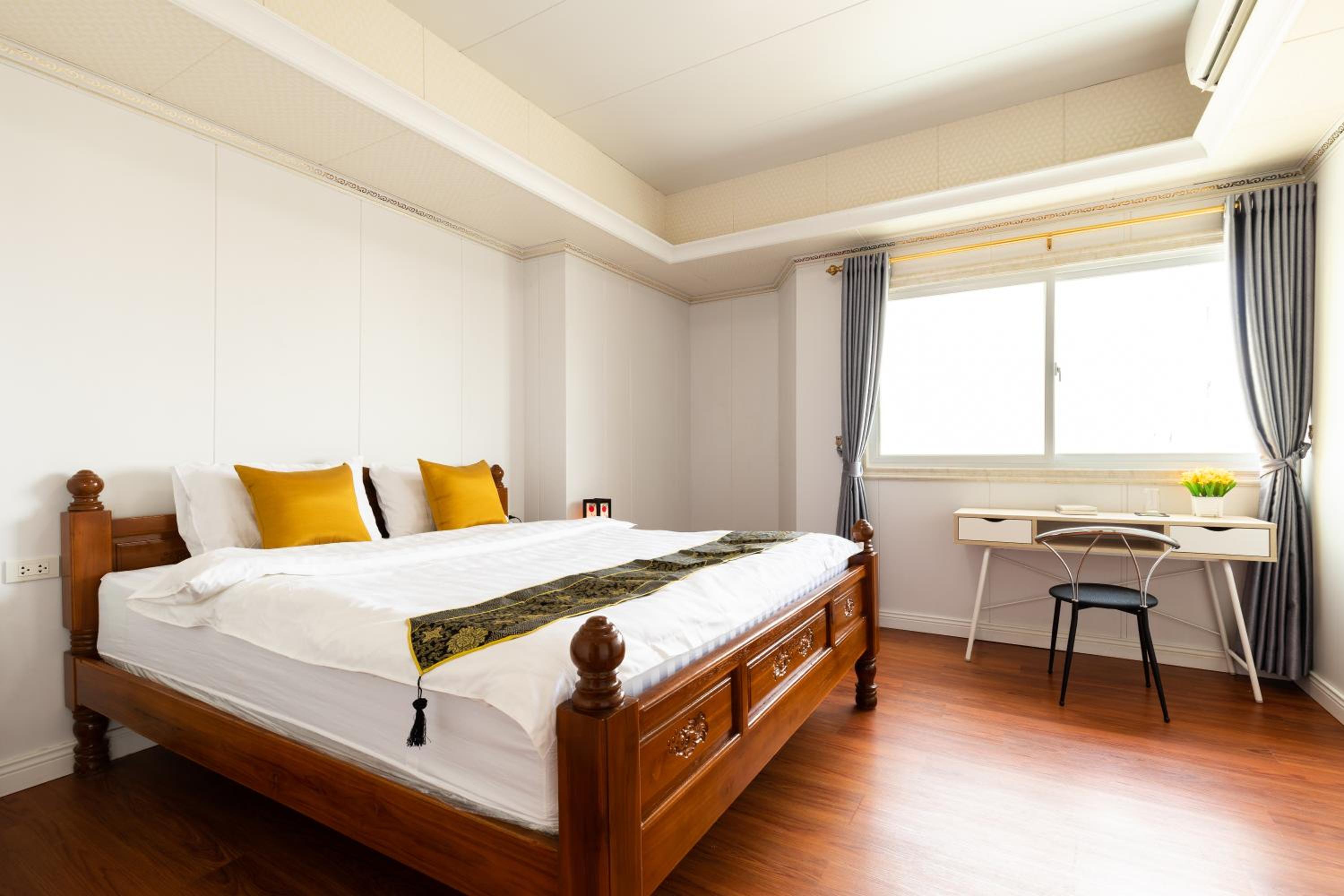 Standard Queen Room photo 2
