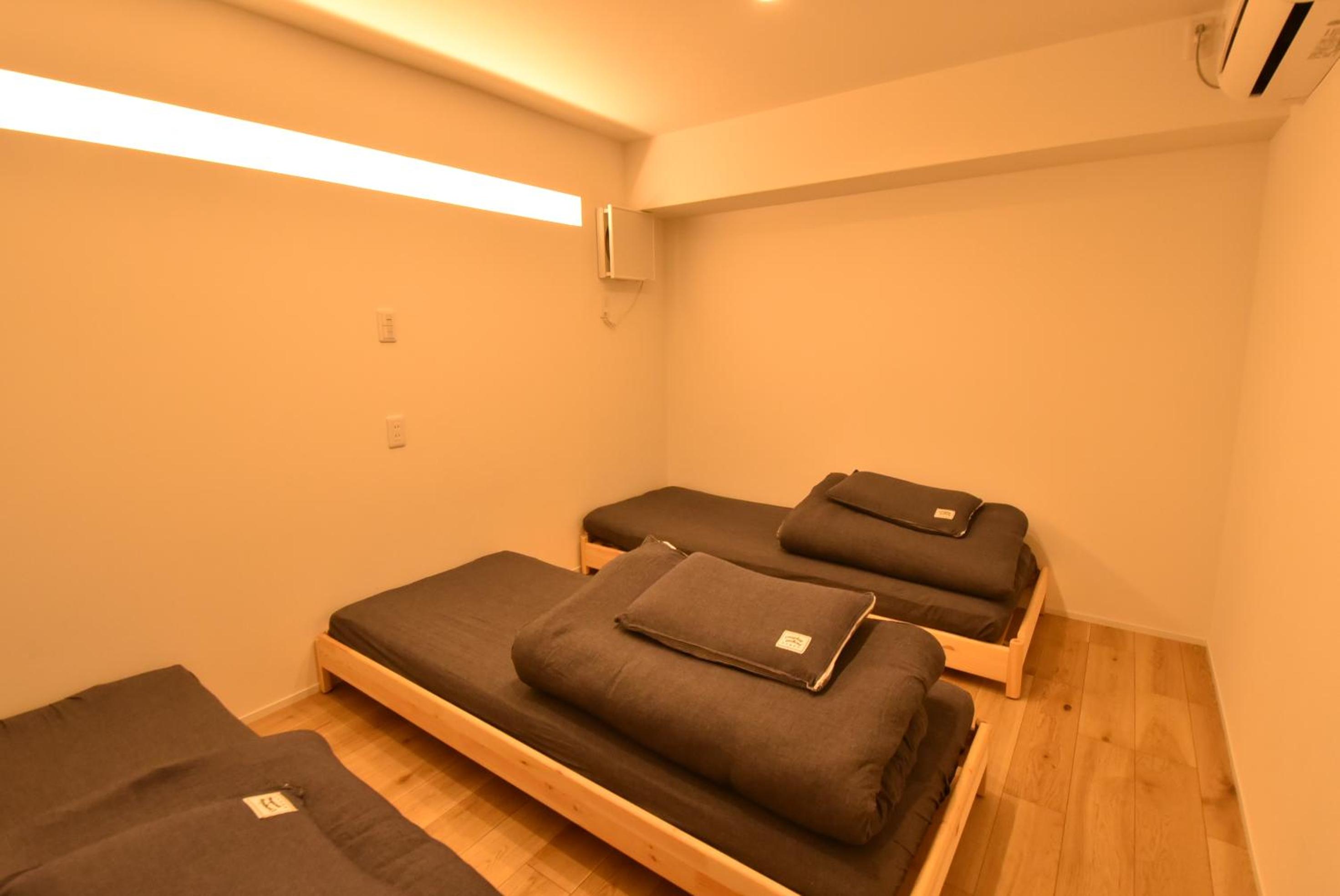Family Room with Private Bathroom photo 2