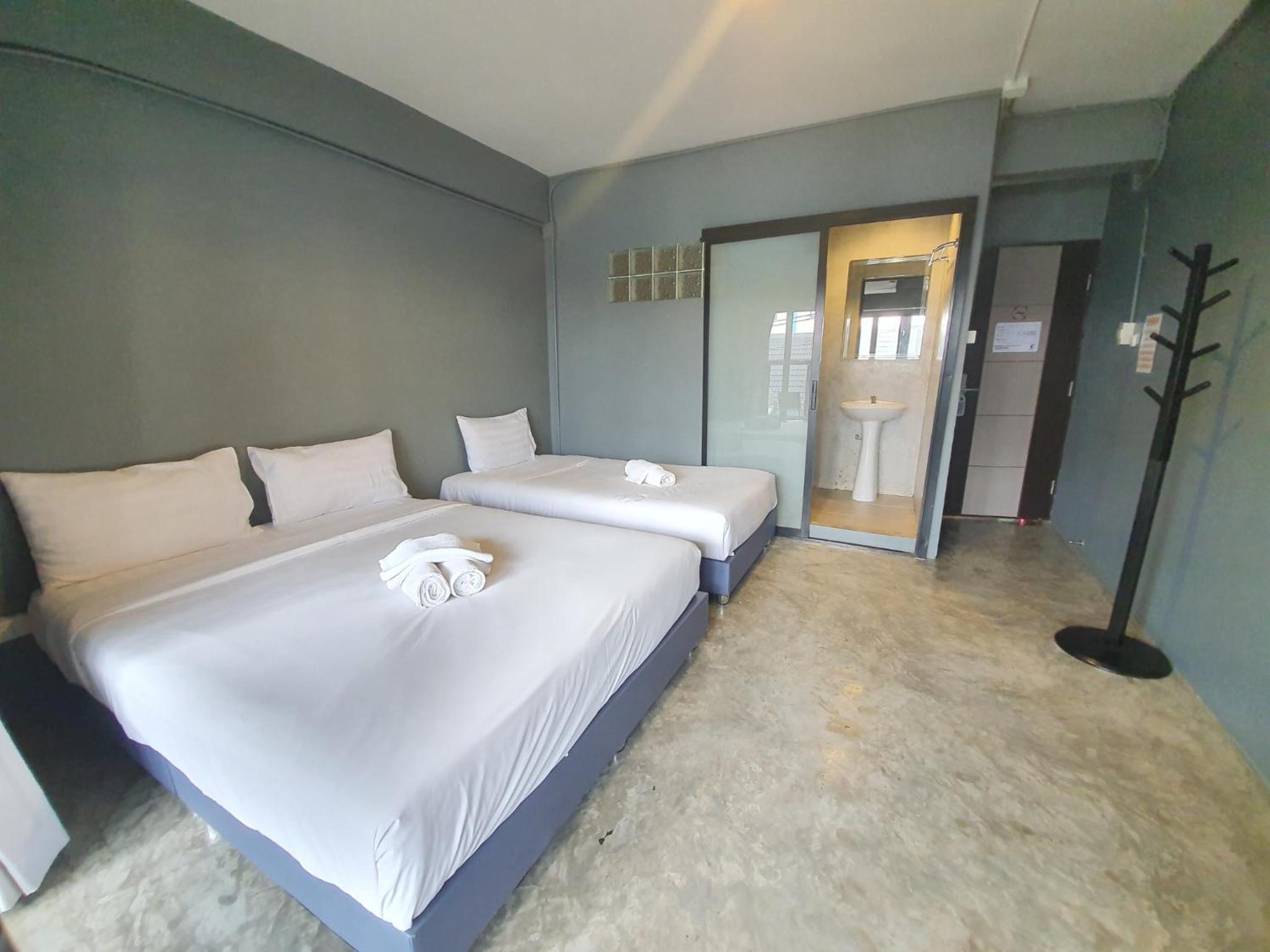 Triple Room - Photo 12