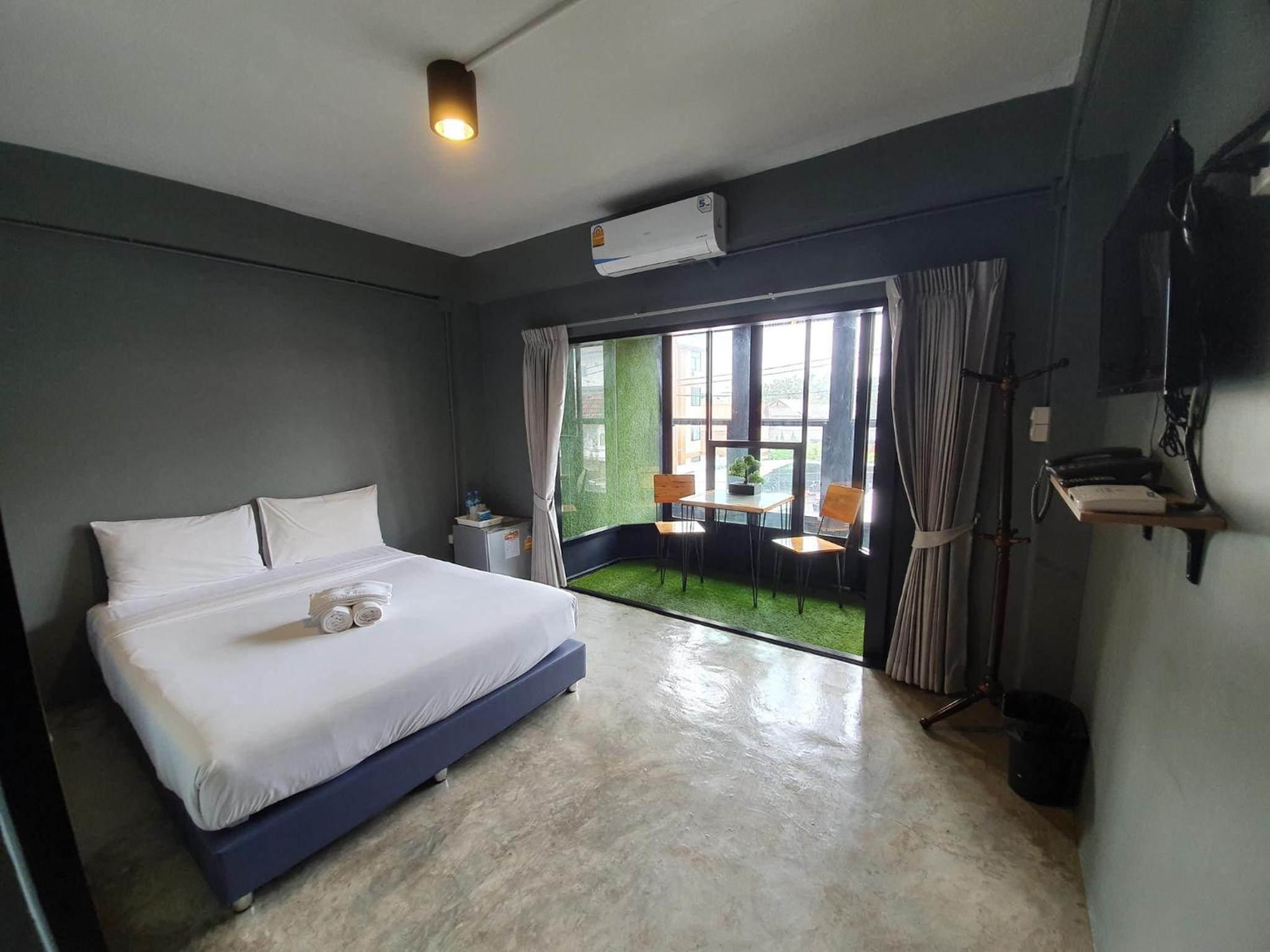 Queen Room with Balcony - Photo 1