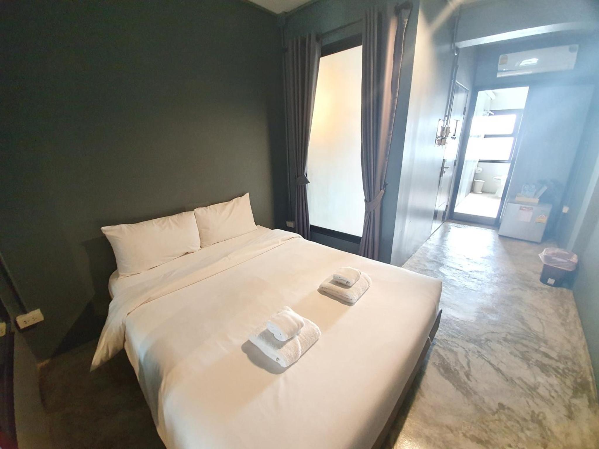 Standard Queen Room - Photo 7