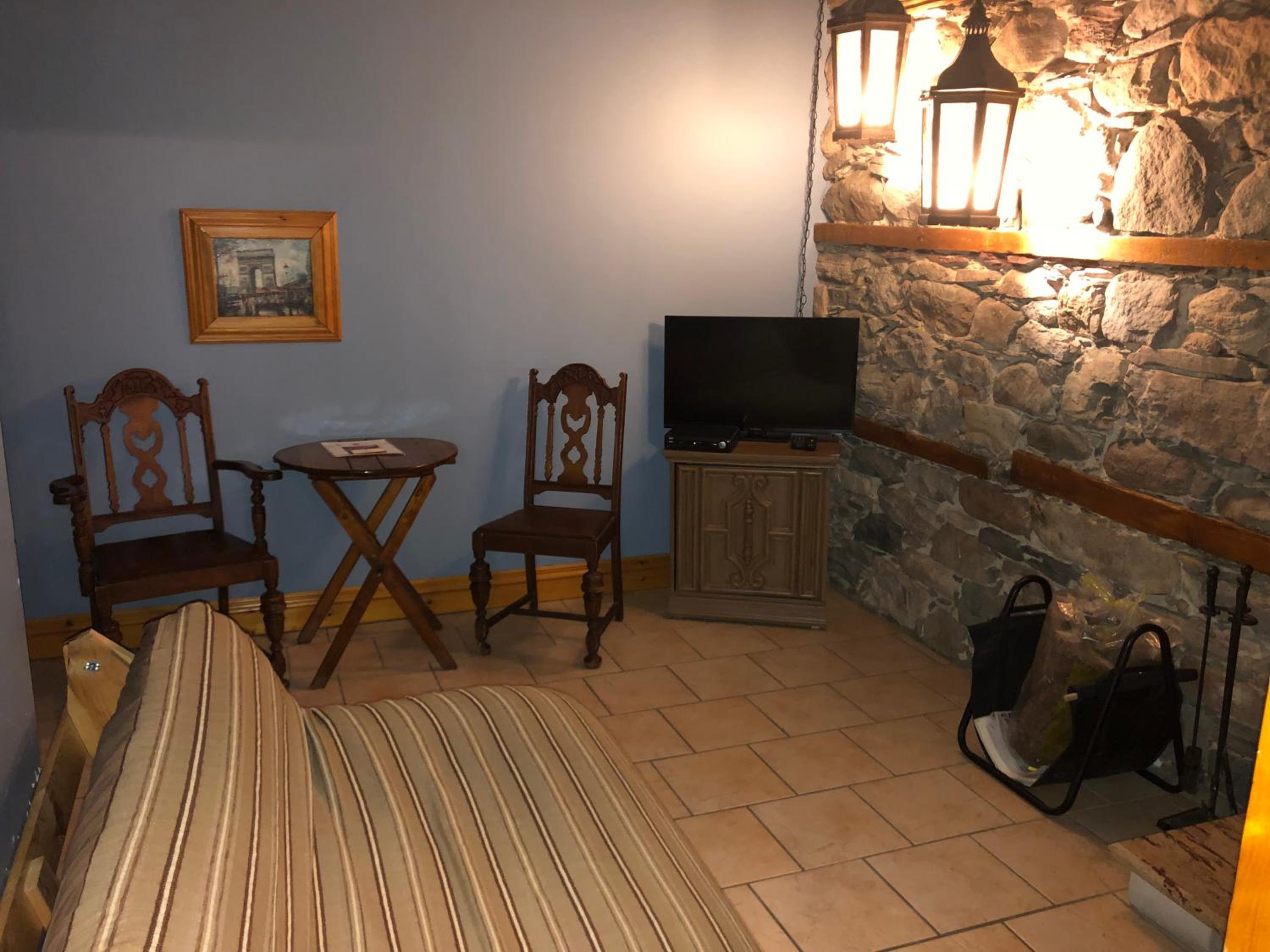 Suite with Fireplace photo 1
