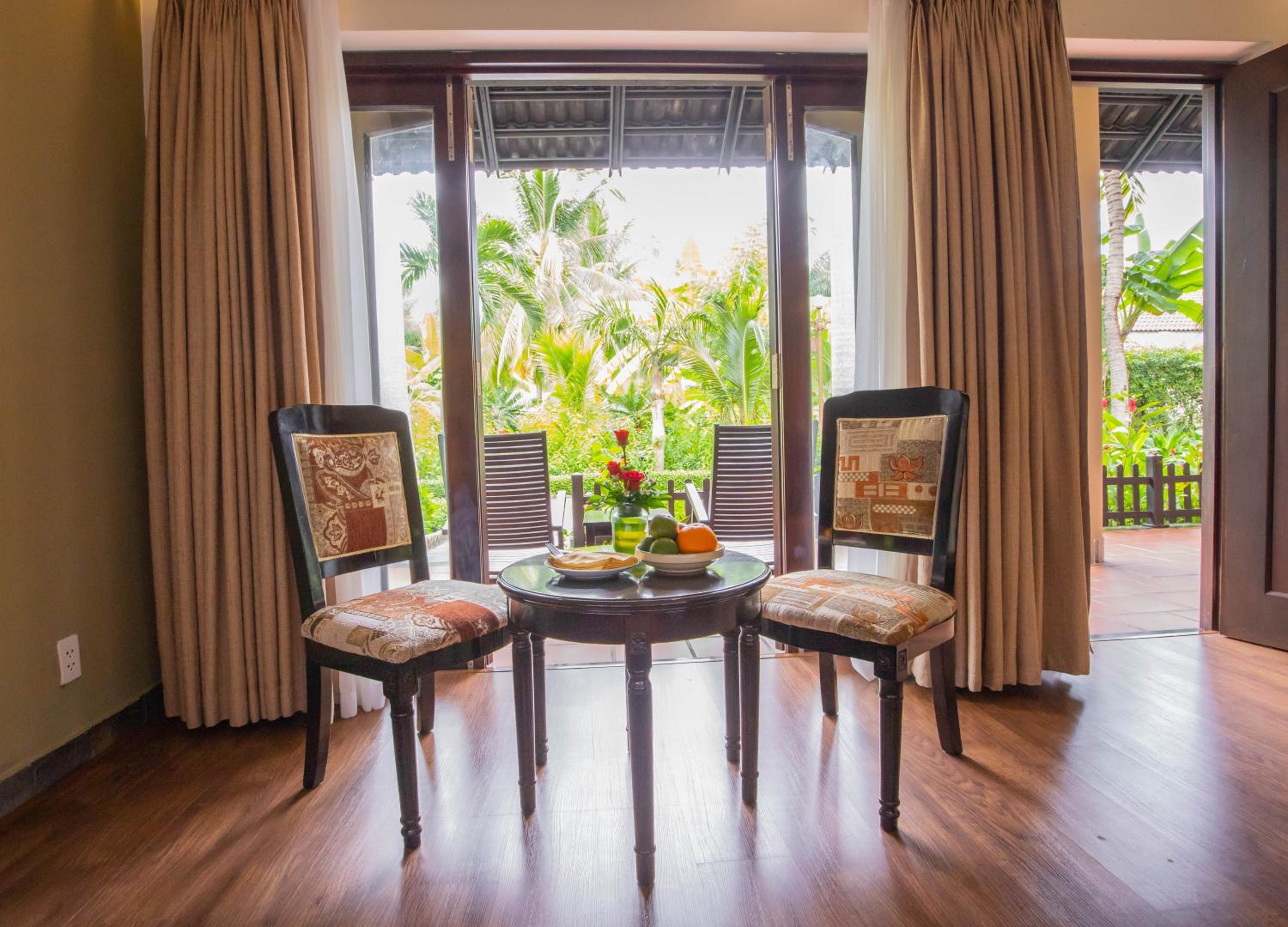 Diamond Bungalow with Garden View - Photo 3