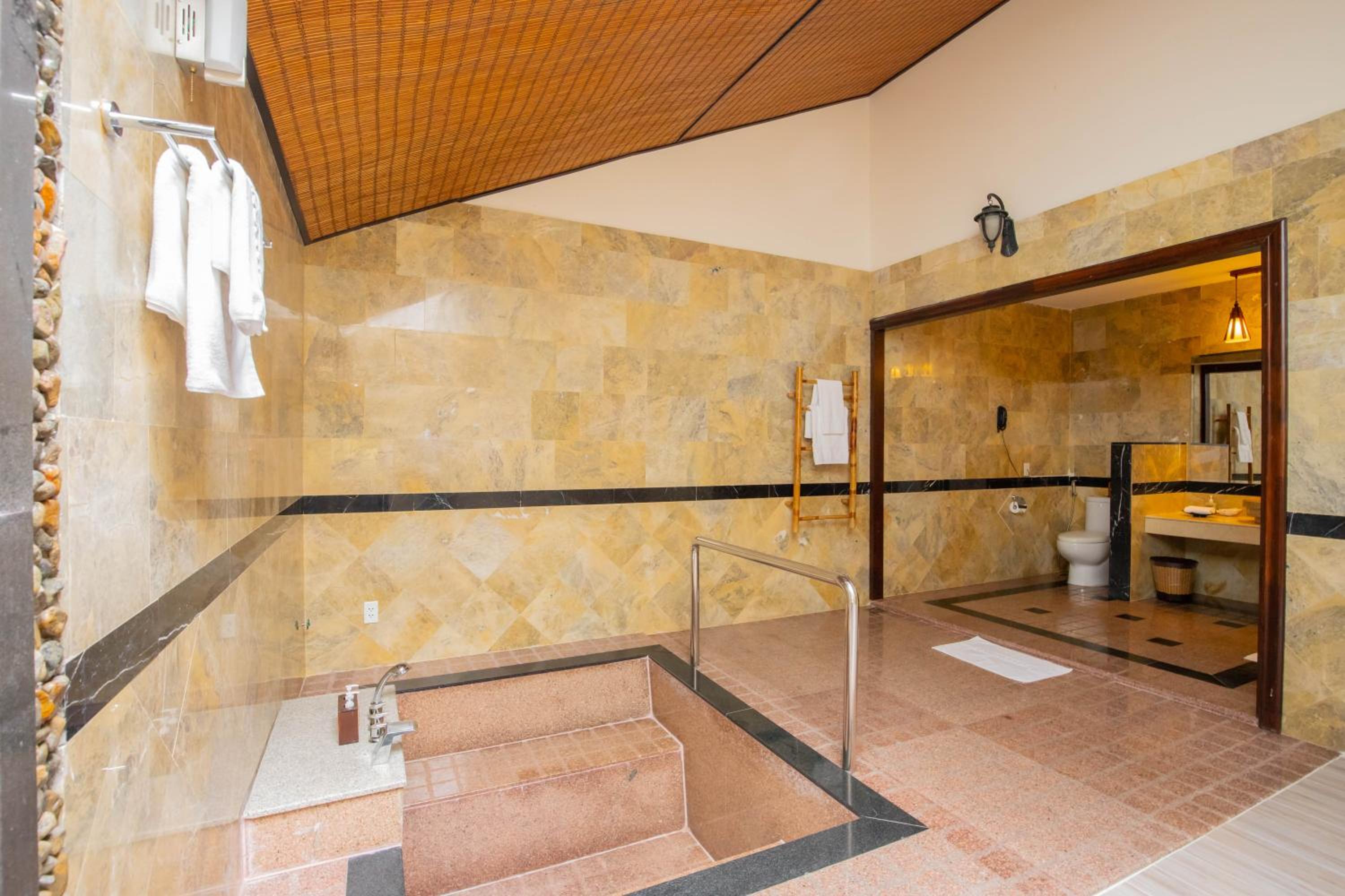 Diamond Bungalow with Garden View - Photo 13