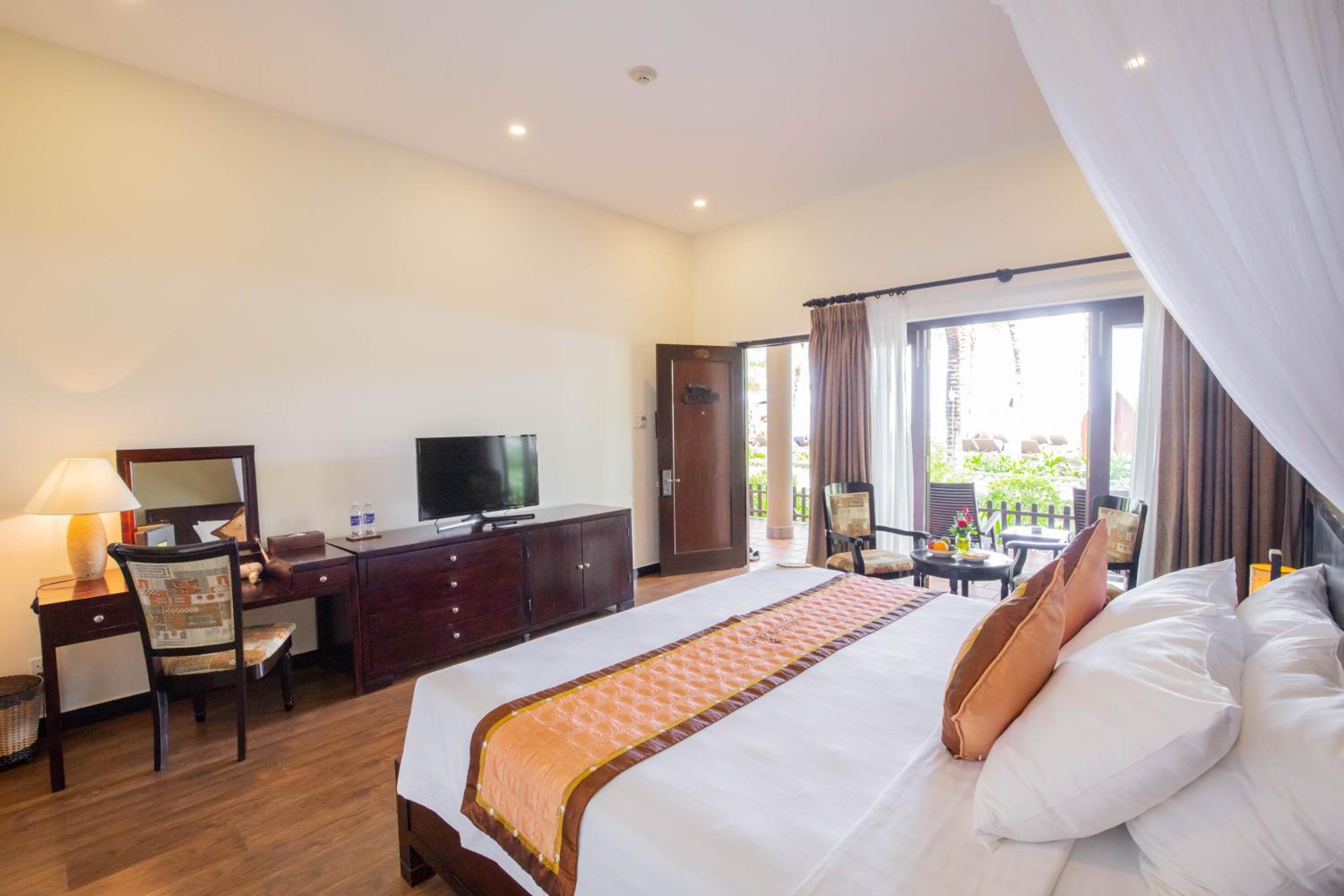 Diamond Bungalow with Sea View - Photo 3