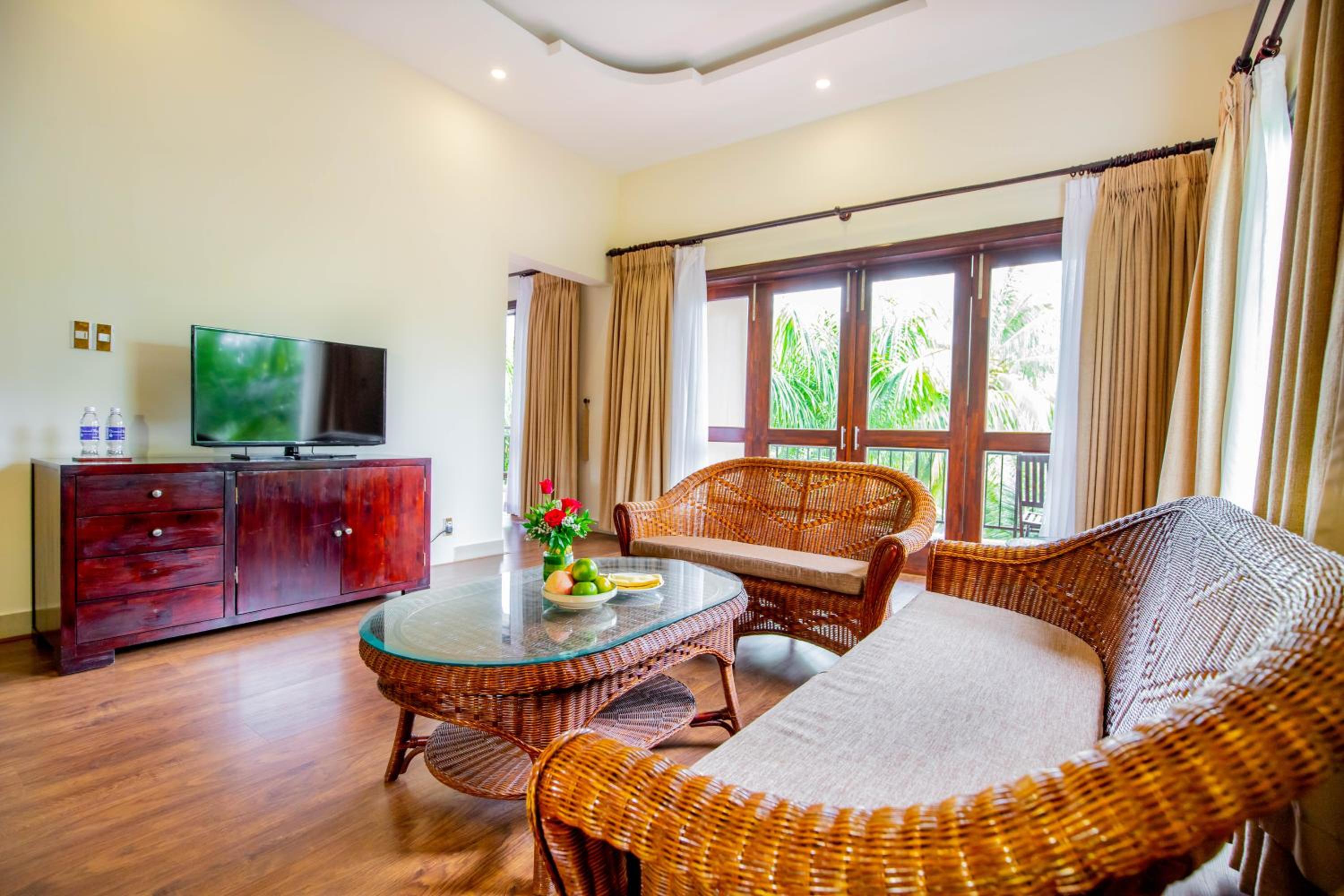 Executive Suite - Photo 9