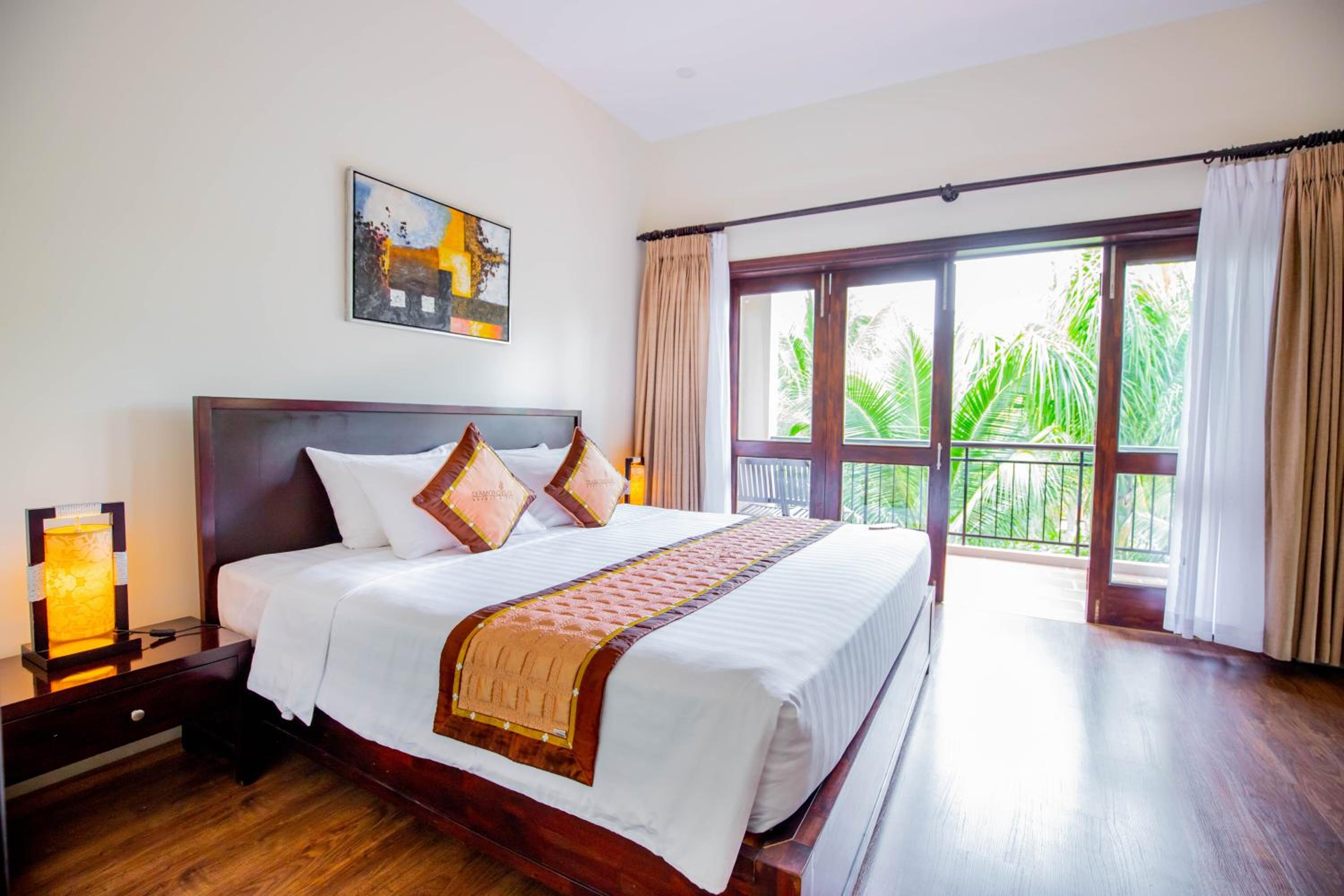 Executive Suite - Photo 11