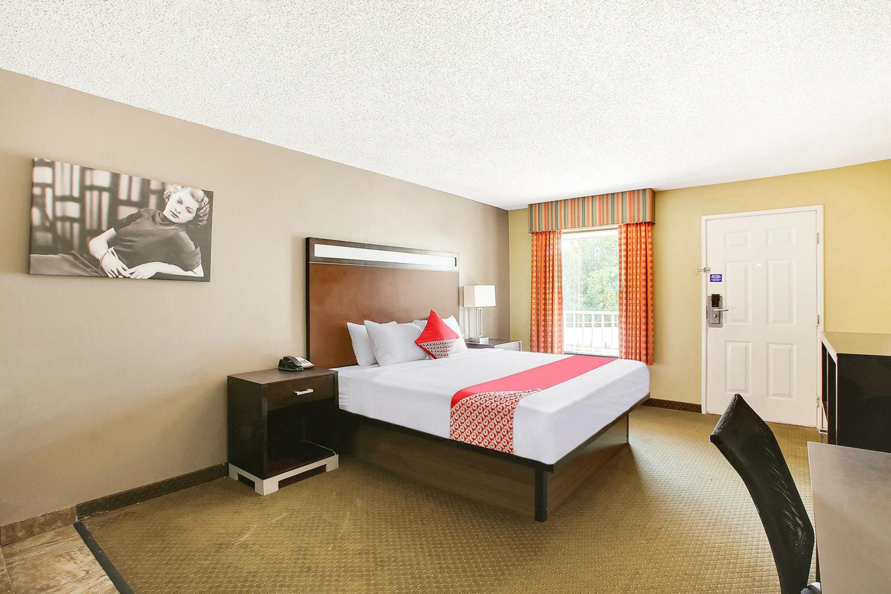 2 Queen bed Walkin photo 3