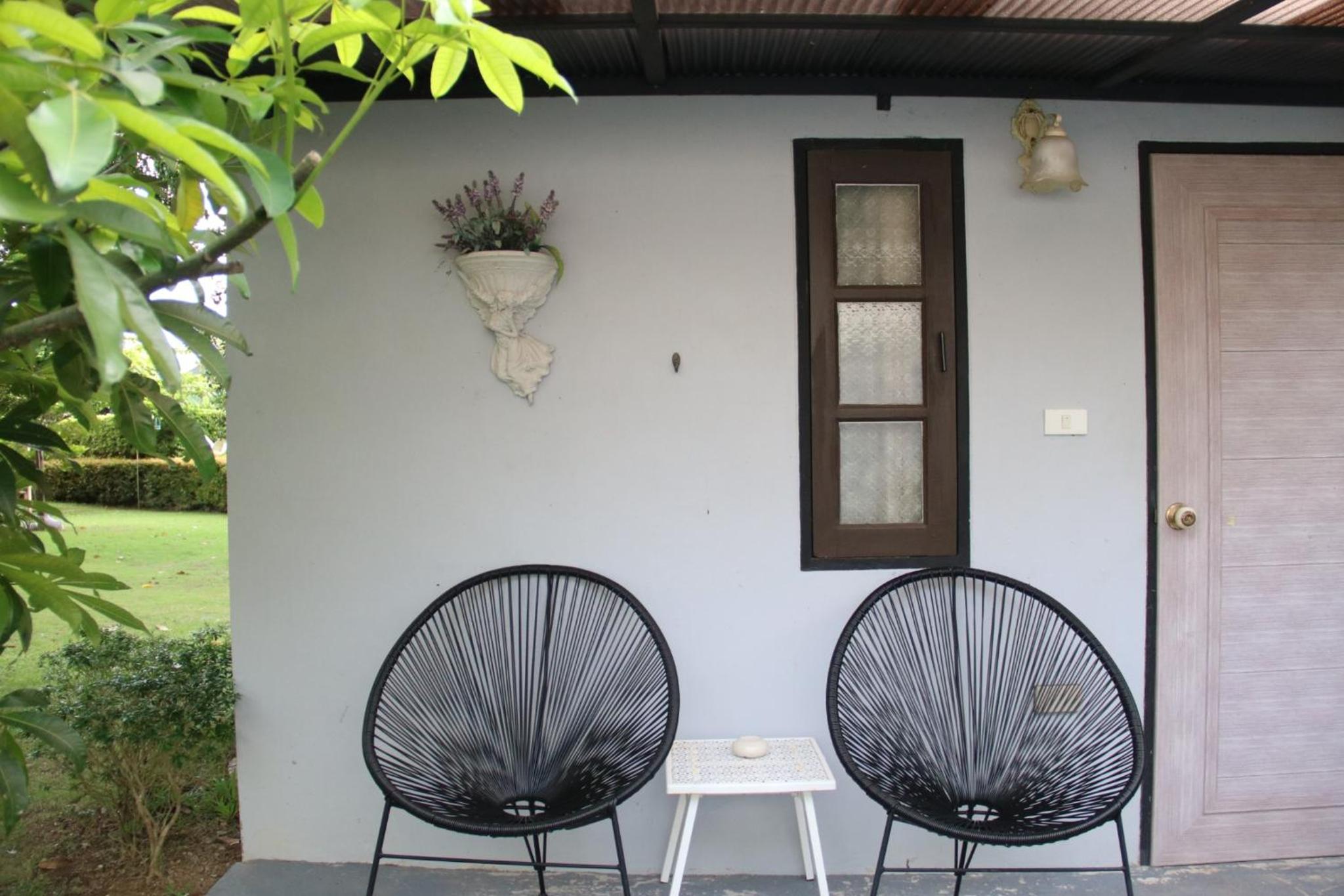 Queen Room with Garden View - Photo 2