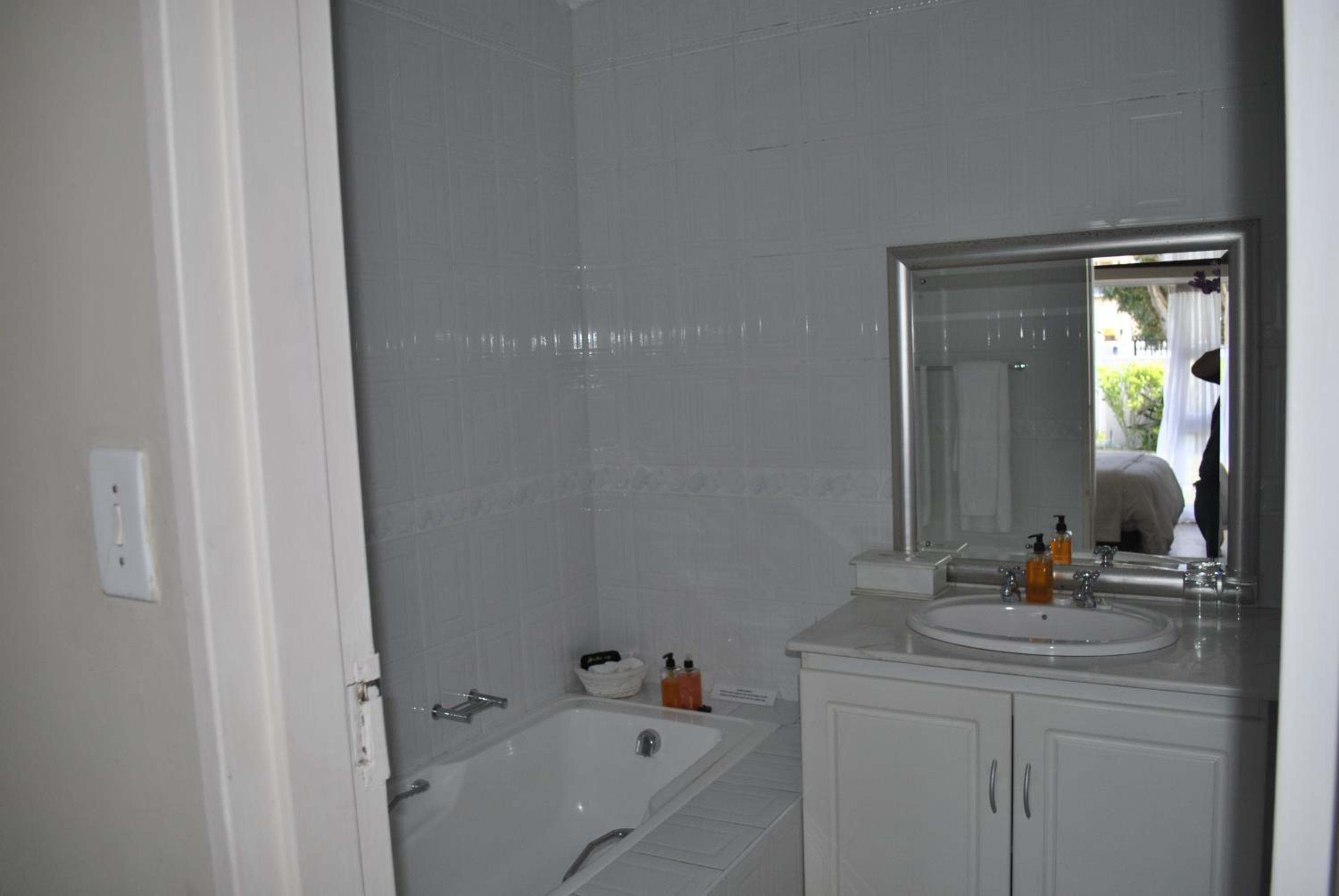 Standard Double Room - Photo 4