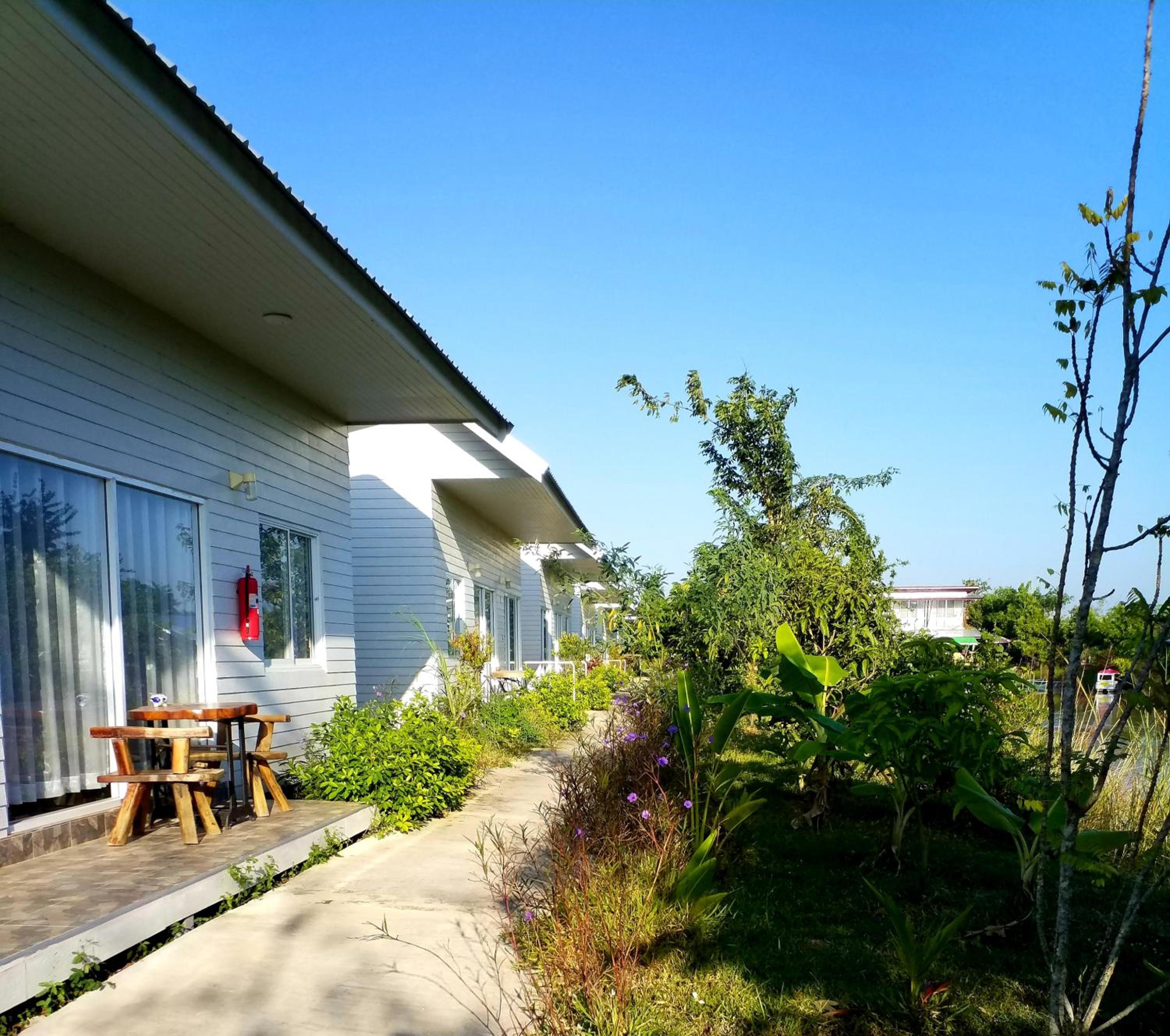 Deluxe Bungalow with Garden View photo 2