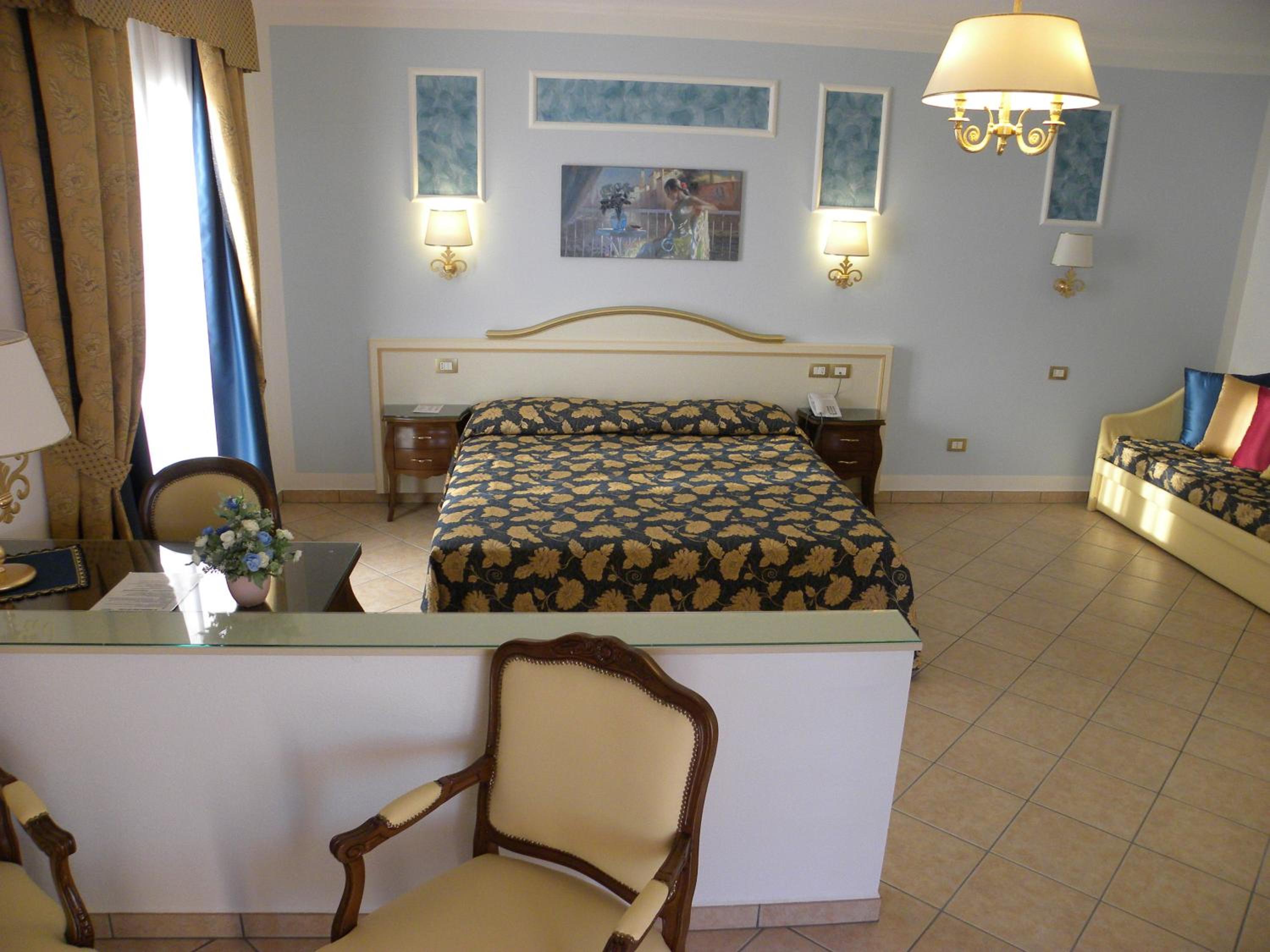 Suite with Terrace - Photo 13