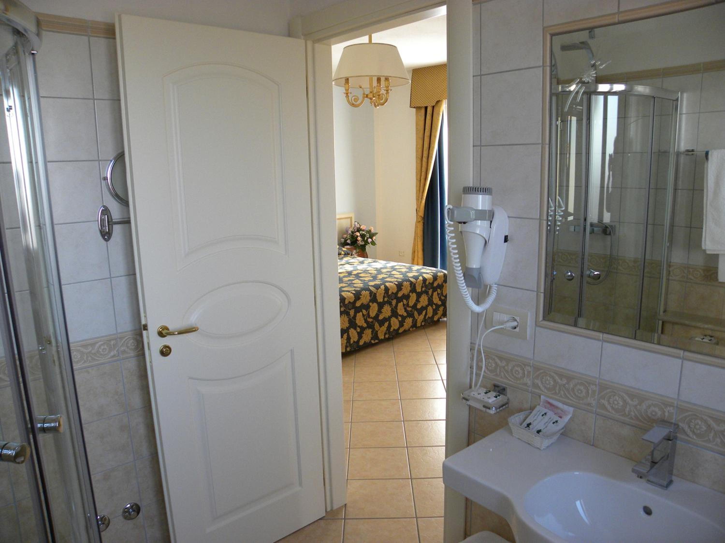 Suite with Terrace - Photo 12