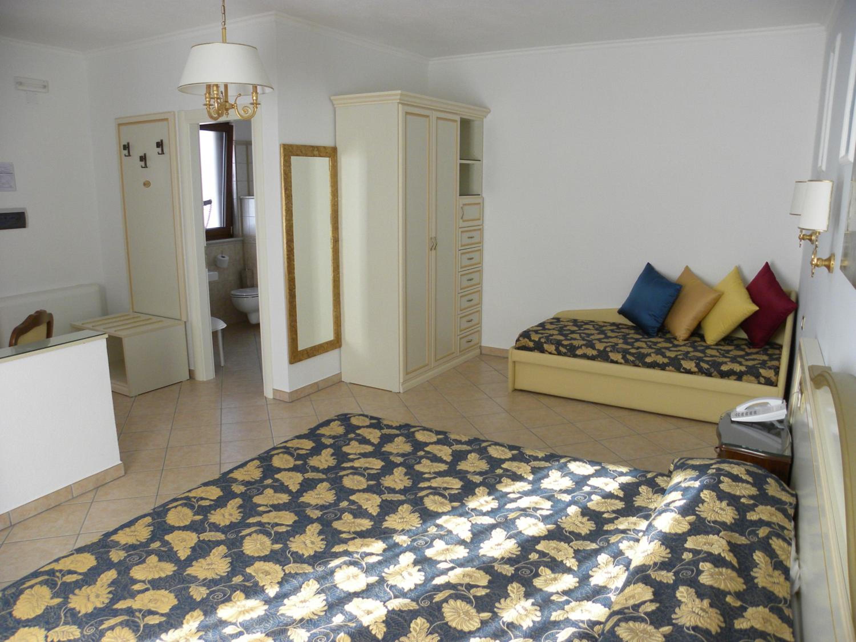 Suite with Terrace - Photo 2