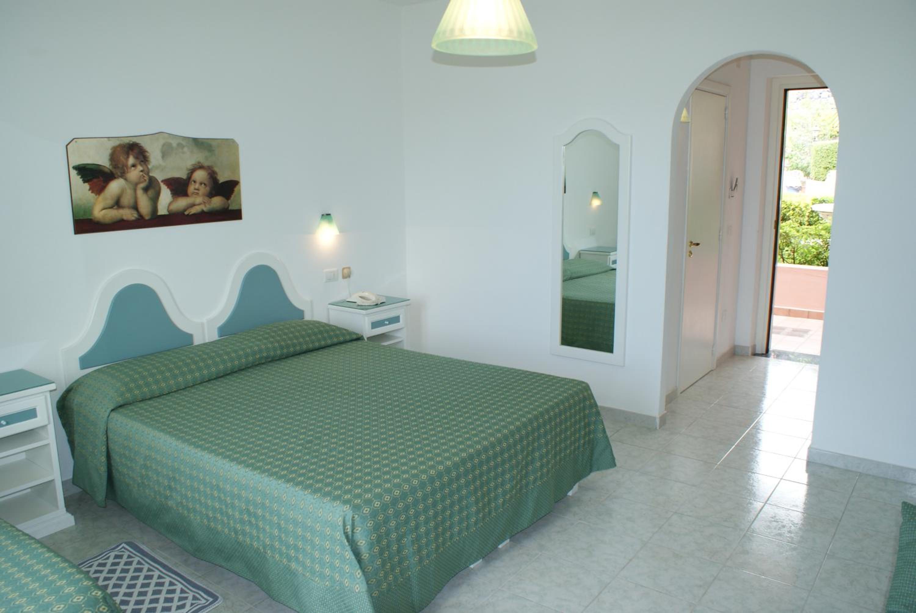 Standard Triple Room - Photo 2