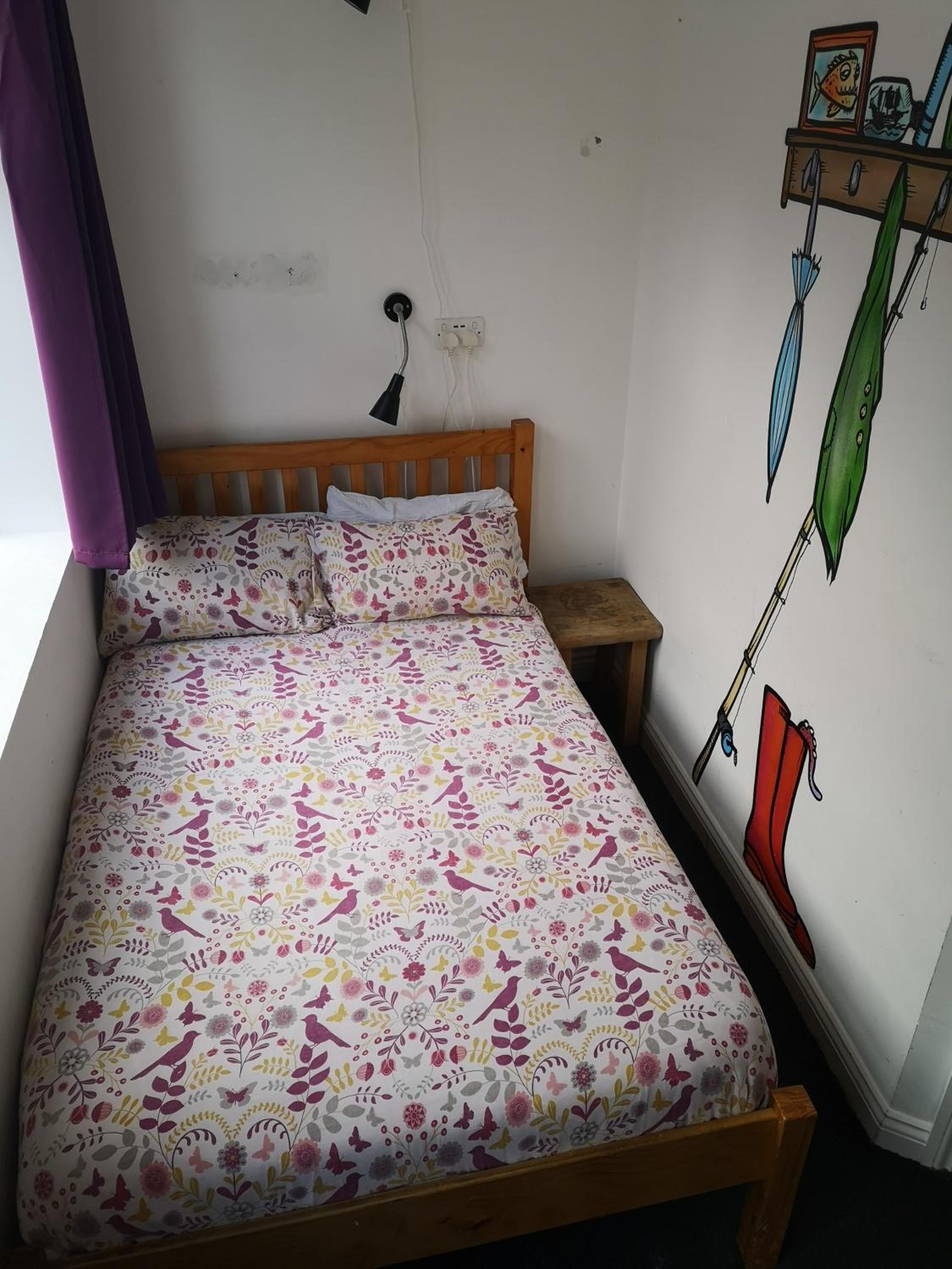 Small Double Room - Shared Bathroom photo 3