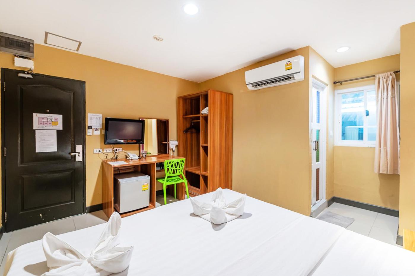 Standard Double Room (No Window) photo 1