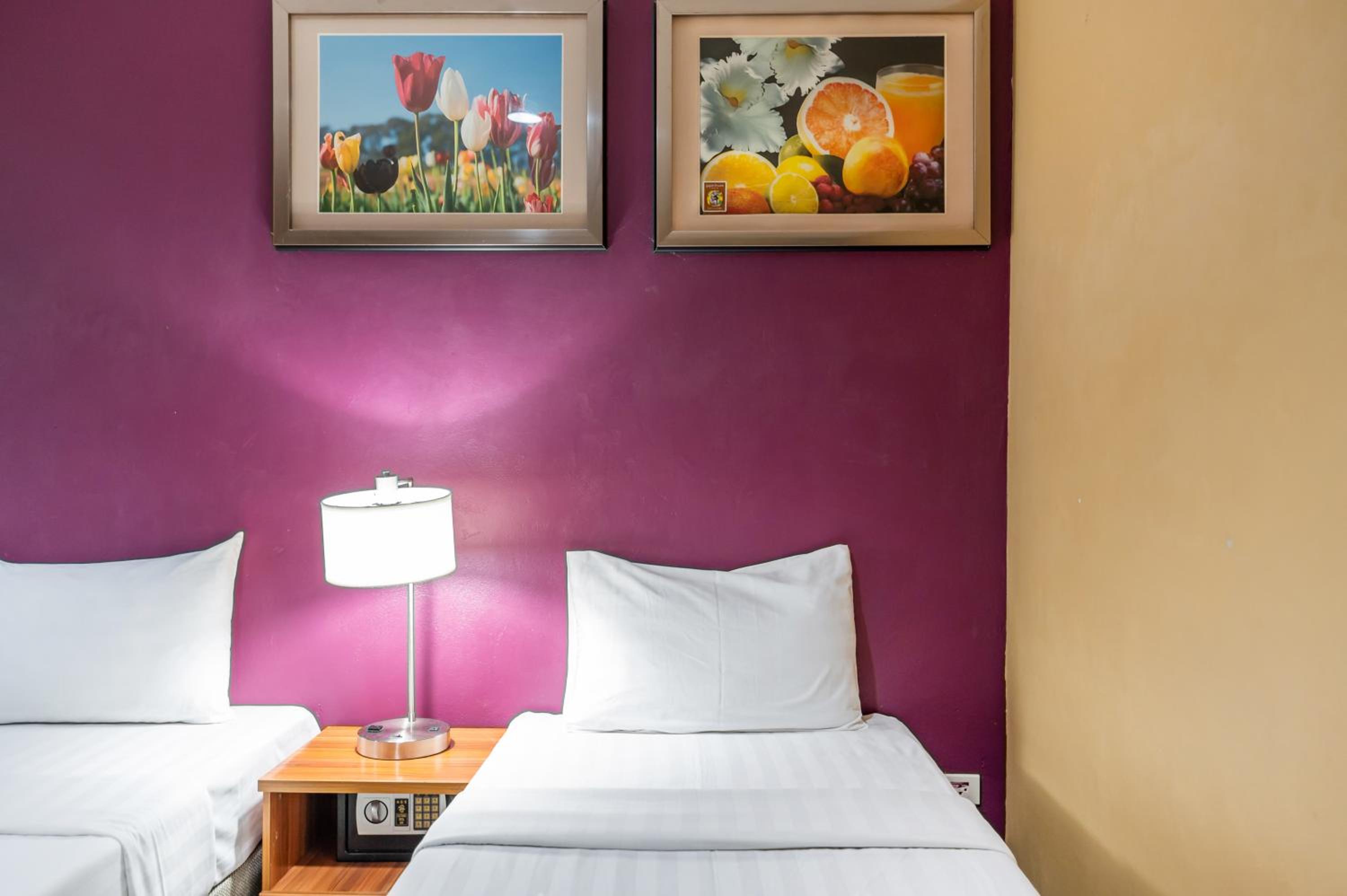 Standard Twin Room (No Window) photo 3